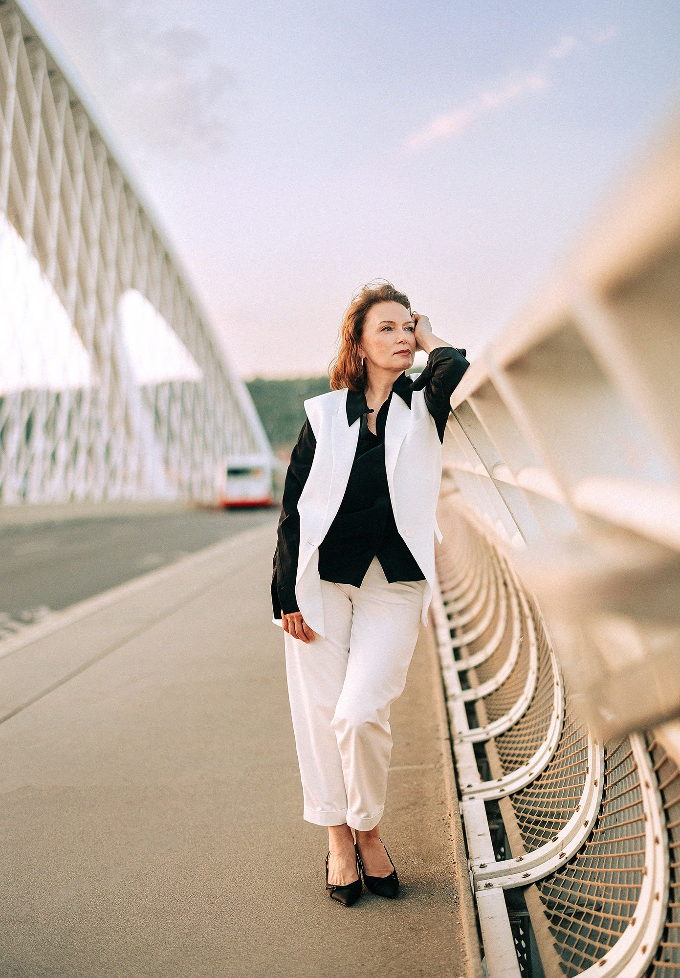 Elena in Troja bridge. Rodinný a svatební fotograf v Praze