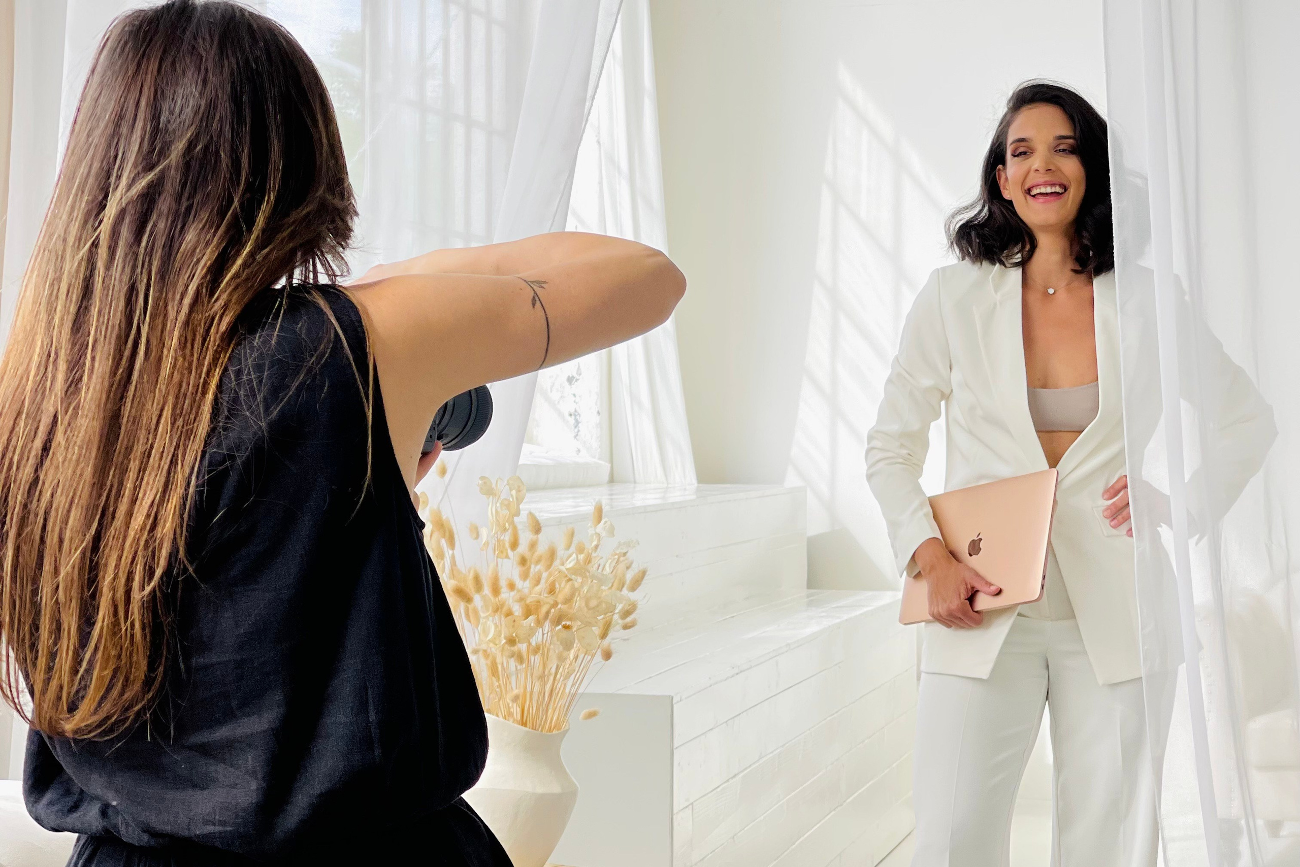 Cena a rezervace. Dana Lišková — Empatická fotografka | Introspektivní umělkyně | Neurodivergentní koučka| Zakladatelka Artepy.cz