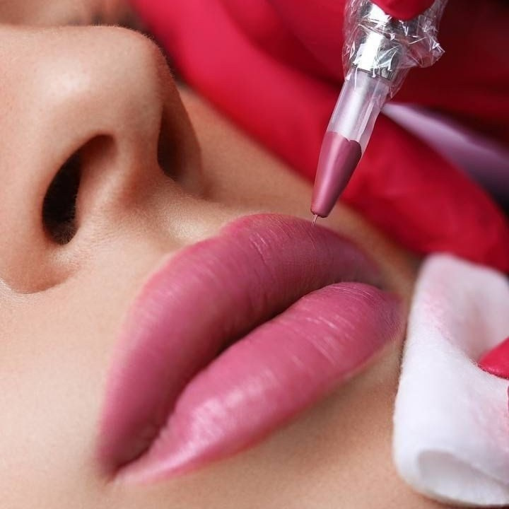 Perfektes Permanent Make-up für einen makellosen Look. Studio Perfekto in Stuttgart Feuerbach bietet Augenbrauen-, Lippen- und Lidstrich-Techniken für dauerhafte Schönheit und Eleganz. Flawless permanent make-up for a perfect look. Studio Perfekto in Stuttgart Feuerbach offers eyebrow, lip, and eyeliner techniques for lasting beauty and elegance. Идеальный перманентный макияж для безупречного образа. Studio Perfekto в Штутгарте-Фойербахе предлагает техники для бровей, губ и стрелок, обеспечивающие долговременную красоту. 