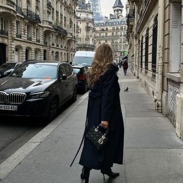 Content Trip. Photographer in Paris Yulia Shkadina | Couples, engagement, pre-wedding, individual photo-shoots in Paris at the best locations