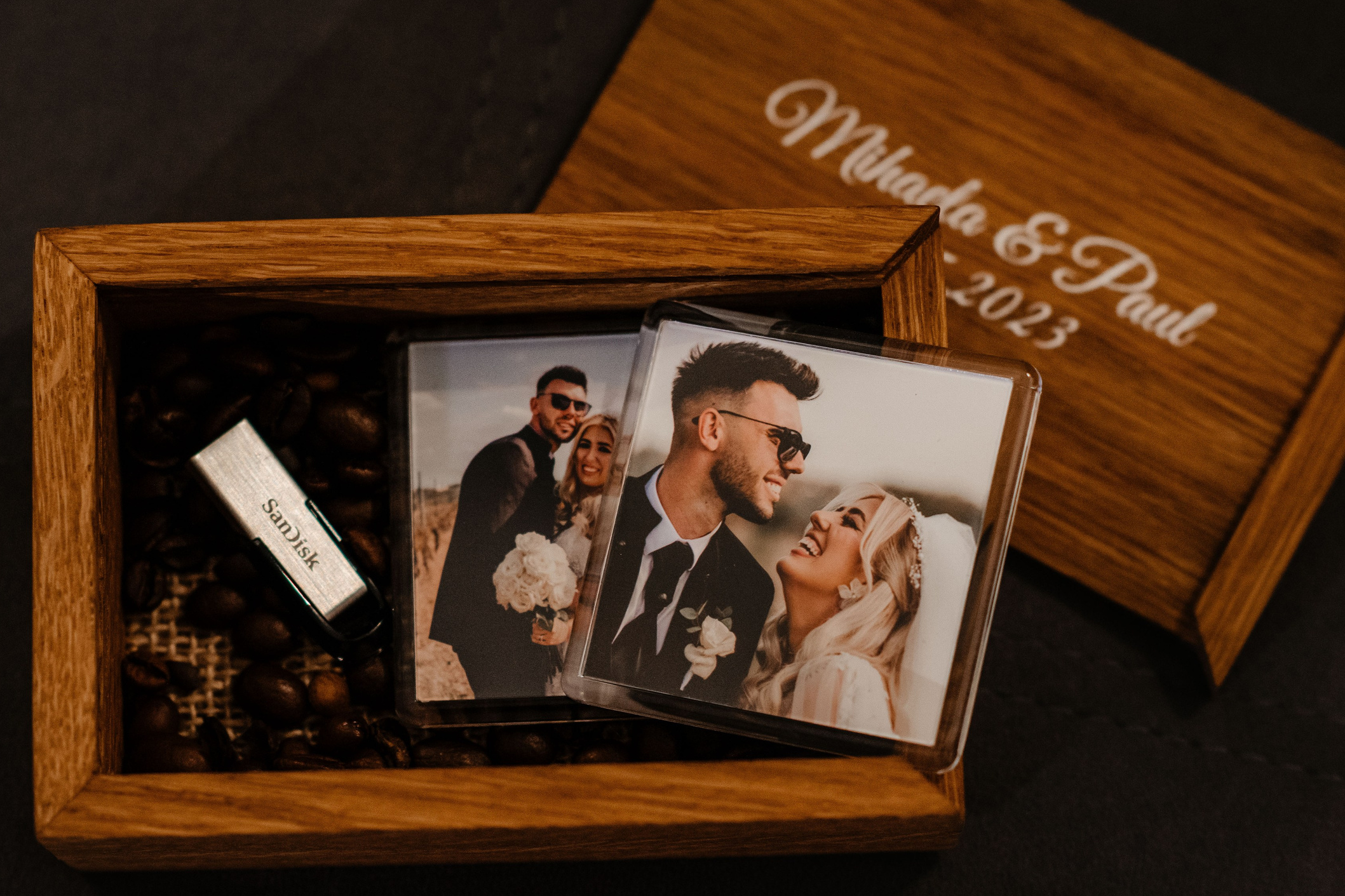 Radu Rahovan Fotograf de nuntă Cluj - cutii USB personalizate lemn