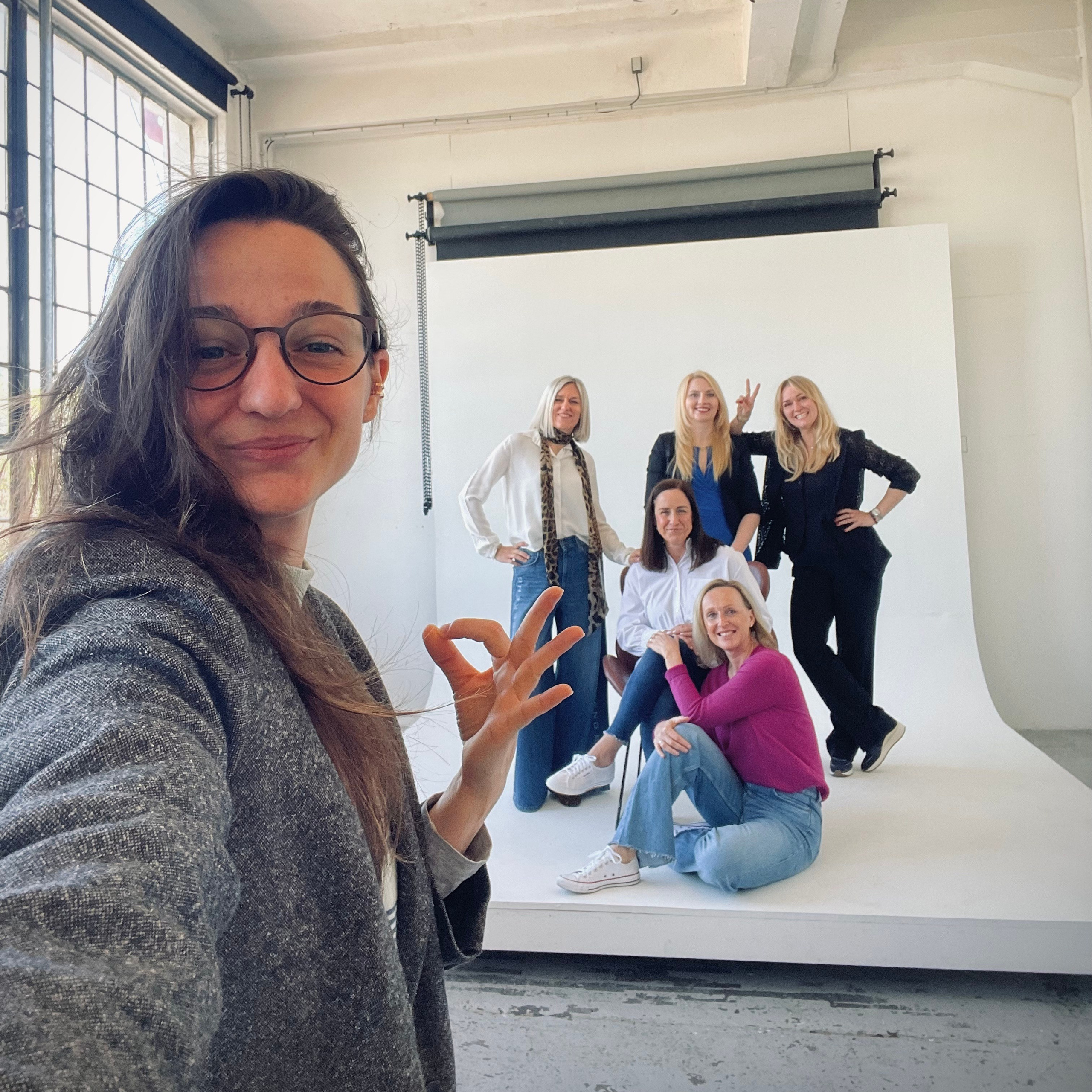 Workshop uvolnění před foťákem. Dana Lišková — Empatická fotografka | Introspektivní umělkyně | Neurodivergentní koučka| Zakladatelka Artepy.cz