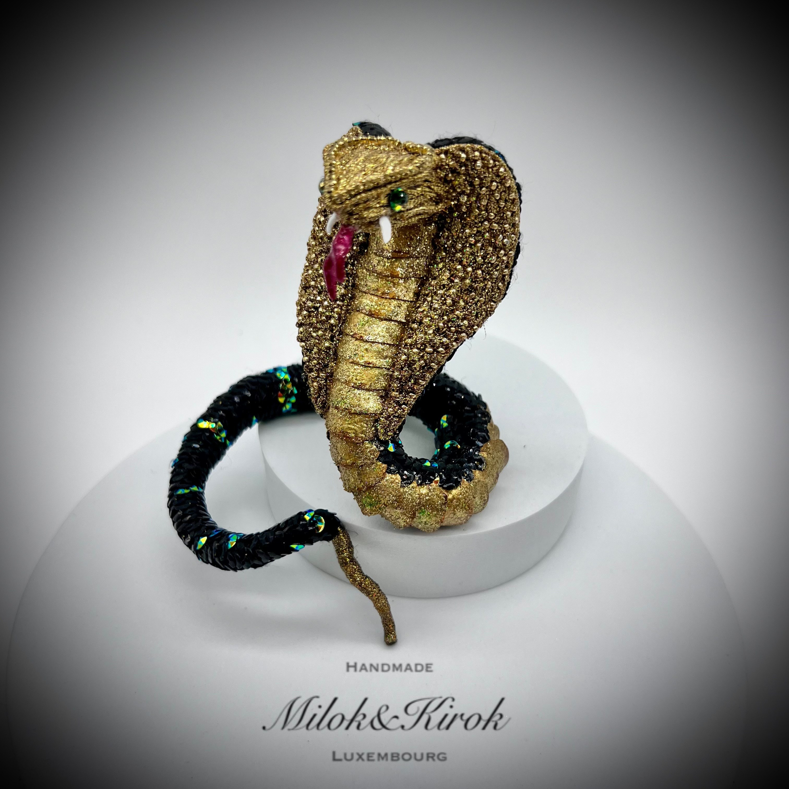 Изделия ручной работы. Уникальные украшения, вышивки, дизайнерские пла. Милок и Кирок это позитивные и реальные персоны из Люксембурга, много