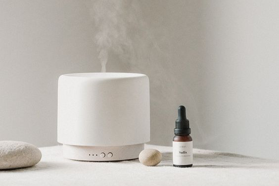 Účinky aromaterapie. Mateřství. Nevýchova. Život v souladu s přírodou. Jóga