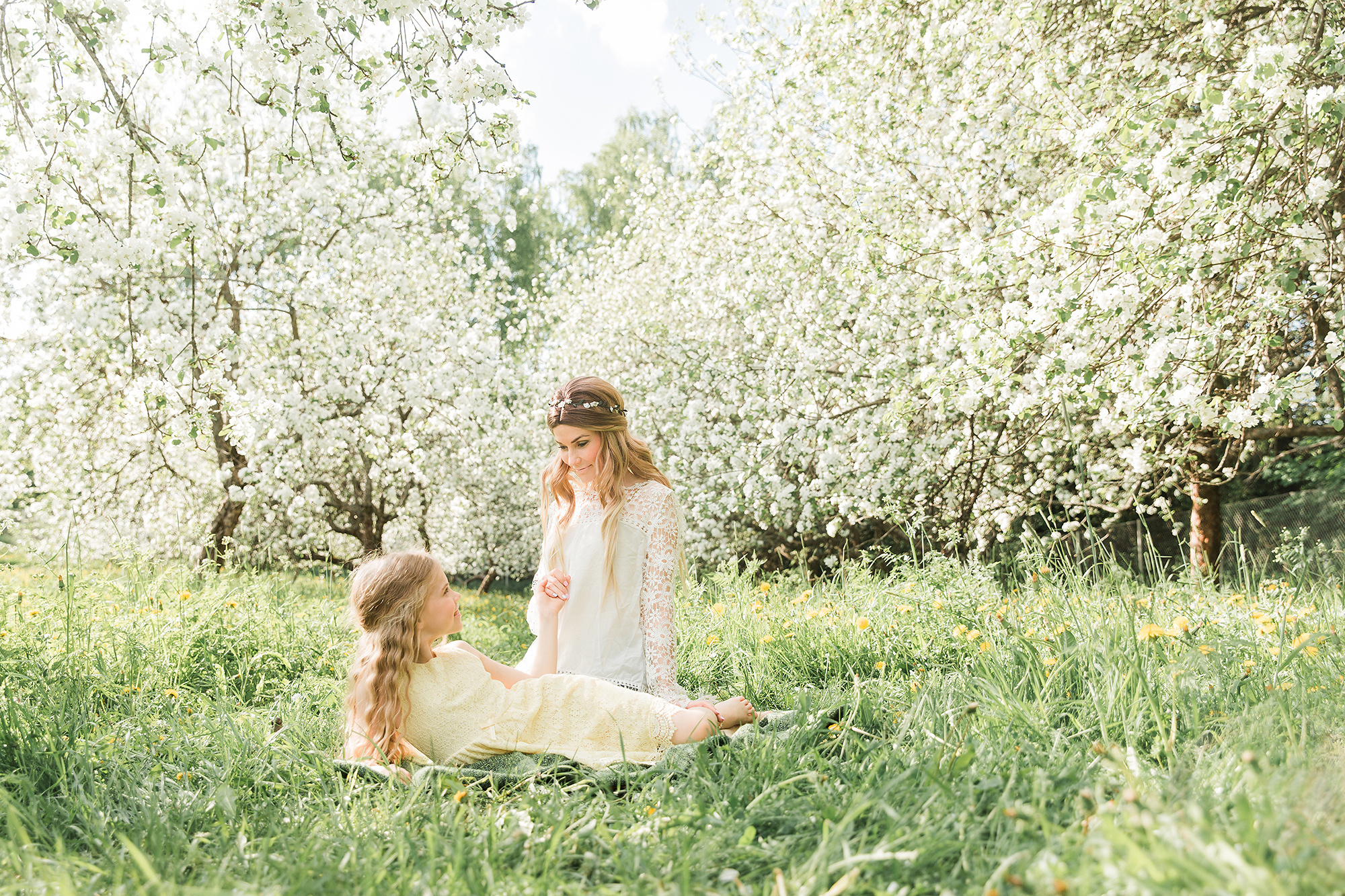 Perhekuvaus helsingissä omenatarhassa