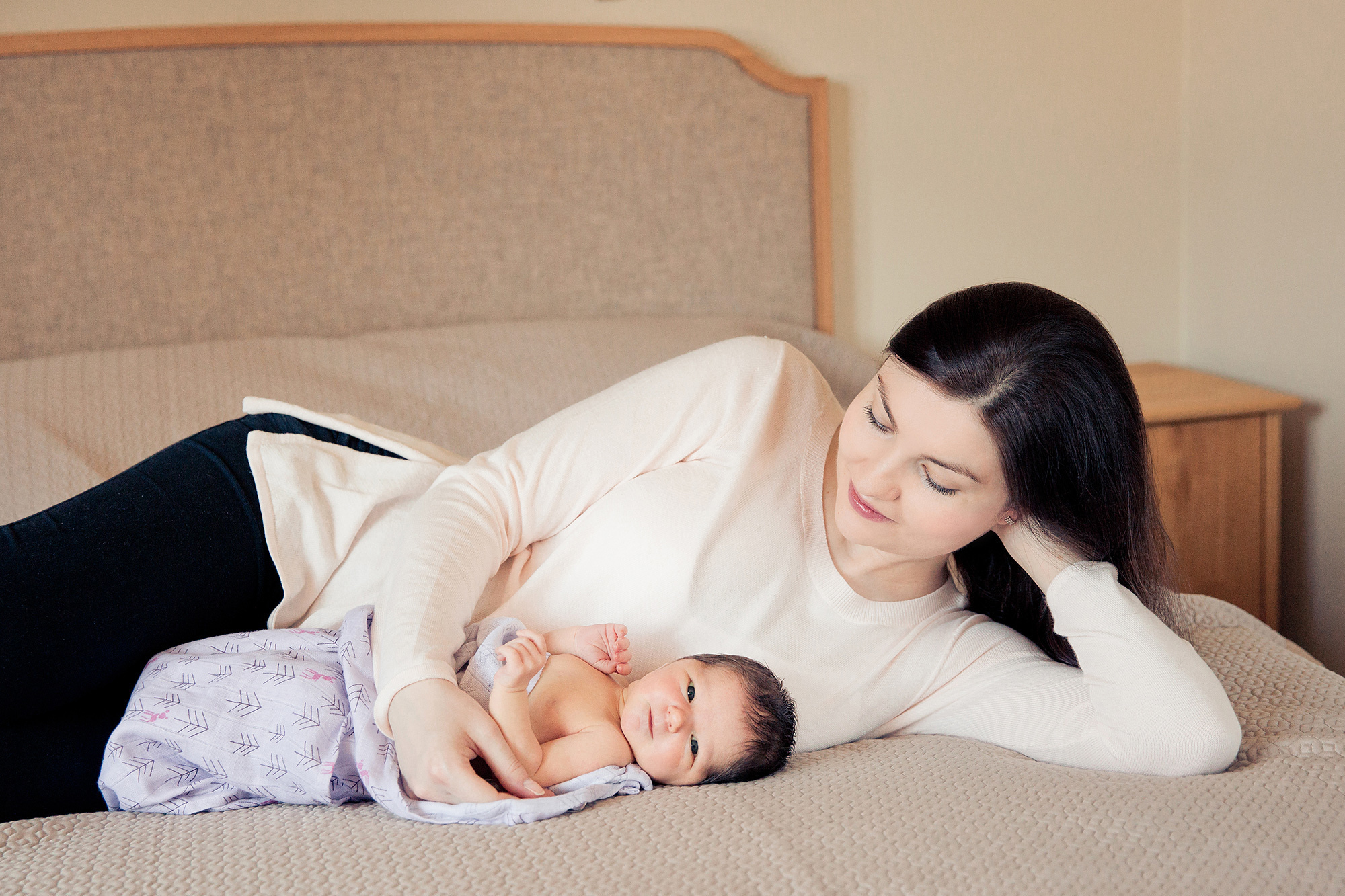 vastasyntyneen kuvaus helsinki, Lifestyle vauvakuvaus kotona