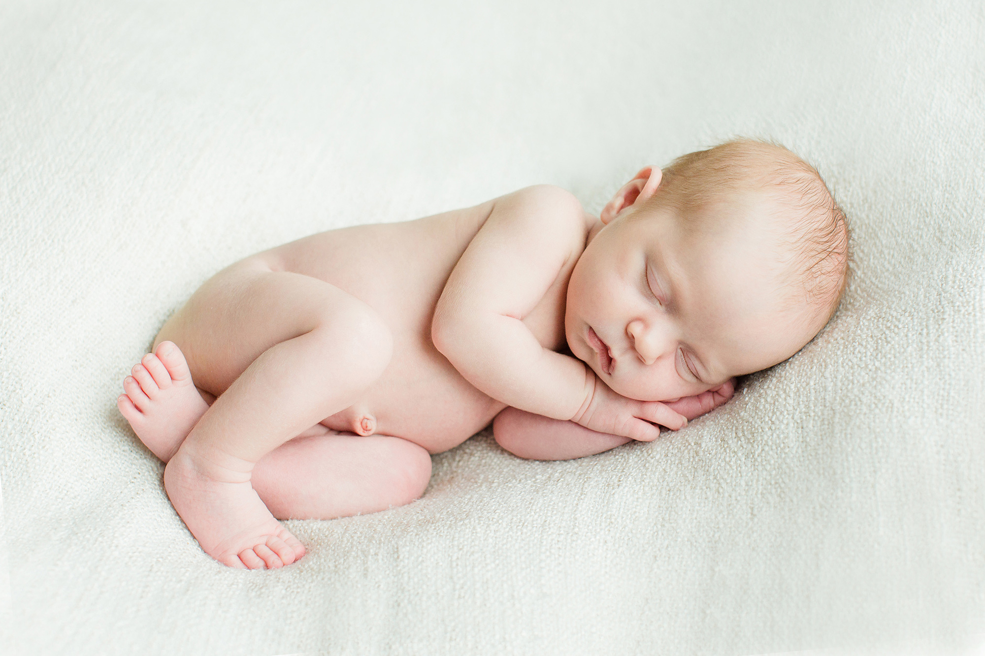 Newbornkuvaus asiakkaan kotona