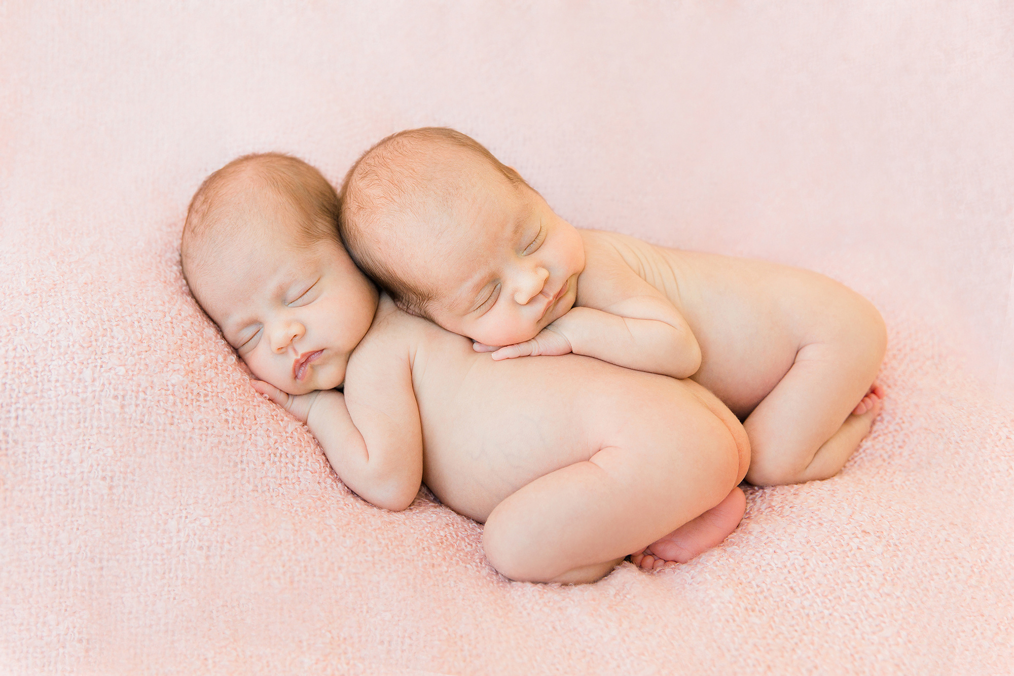 Vastasyntyneiden kaksosten kuvaus 