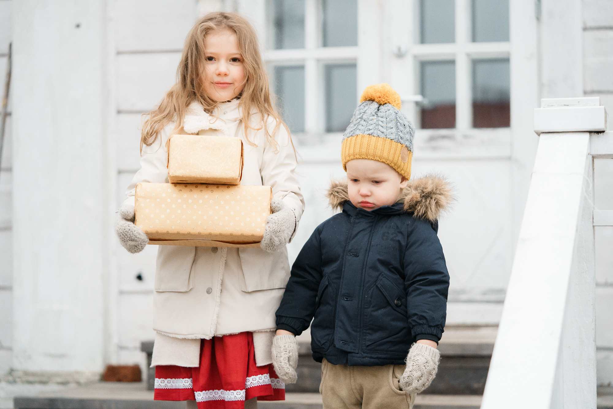 Jouluaiheinen lapsikuvaus miljöössä