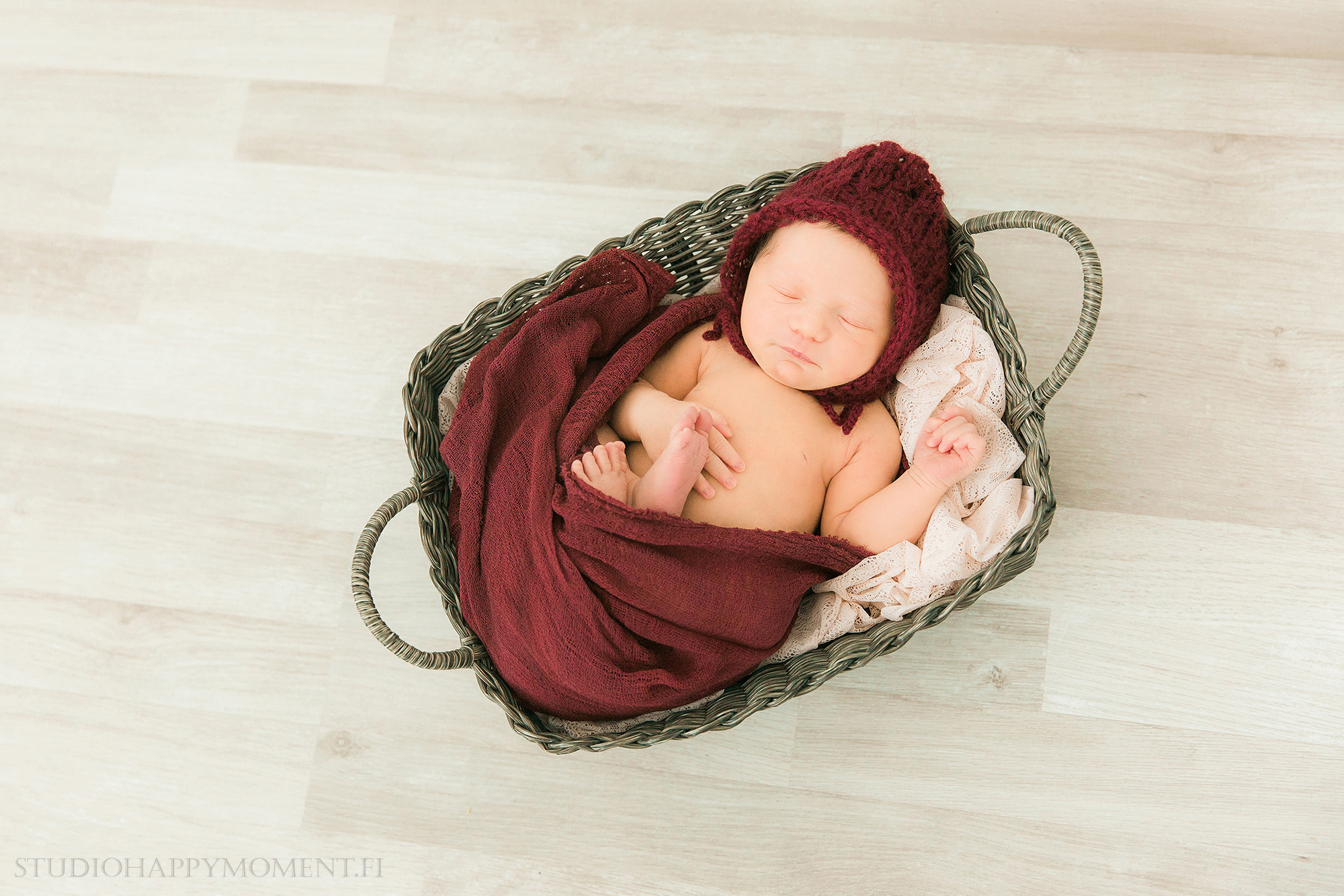 Vastasyntyneen tyttövauvan kuvaus Helsinki
