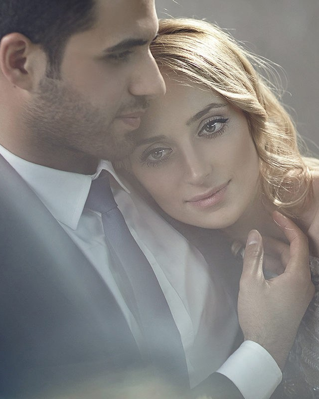 Photographe à Auxerre pour couples amoureux. Séance photo romantique en extérieur. Photographe professionnelle à Auxerre. Séance photo romantique pour couple amoureux avant le mariage.