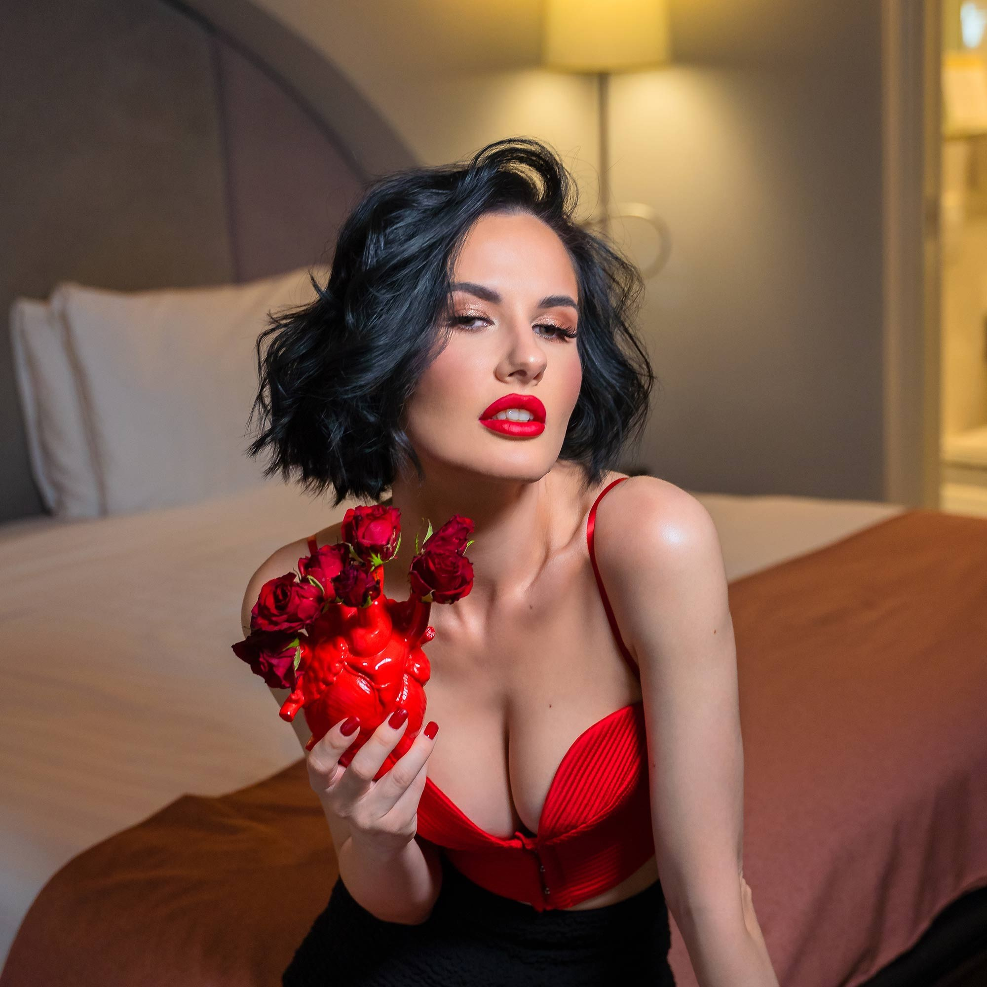 smoky eye makeup idea on a beautiful ucranian woman posing on a white brick wall in the center of rome
