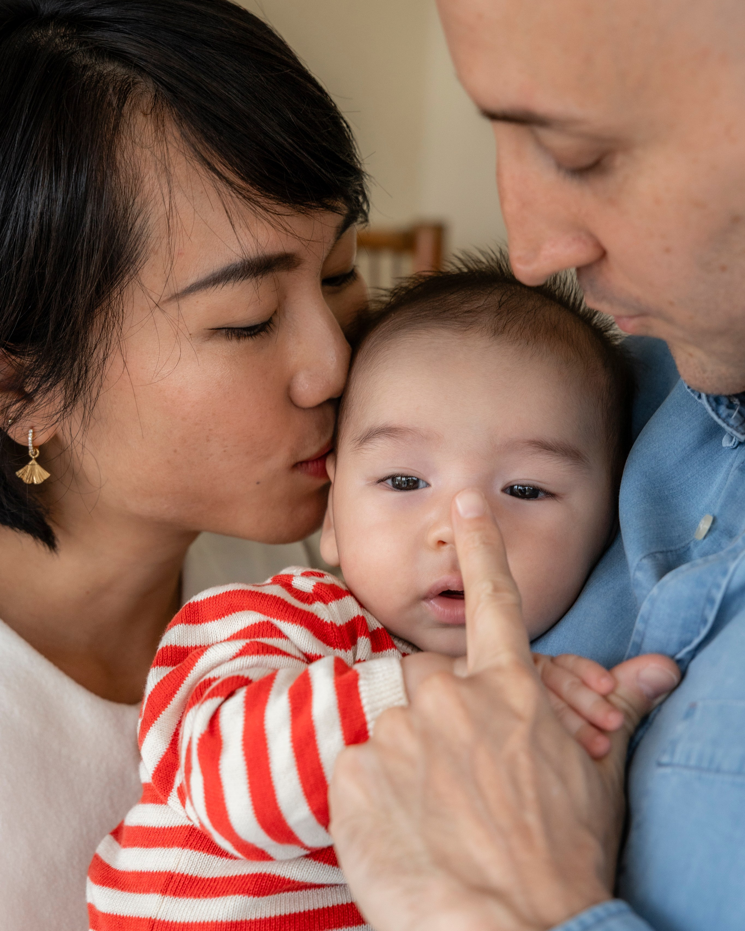 From bump to baby: why at-home family photoshoots in Toulouse are worth It. Eugénie Smirnova — your photographer in Toulouse and southwest France