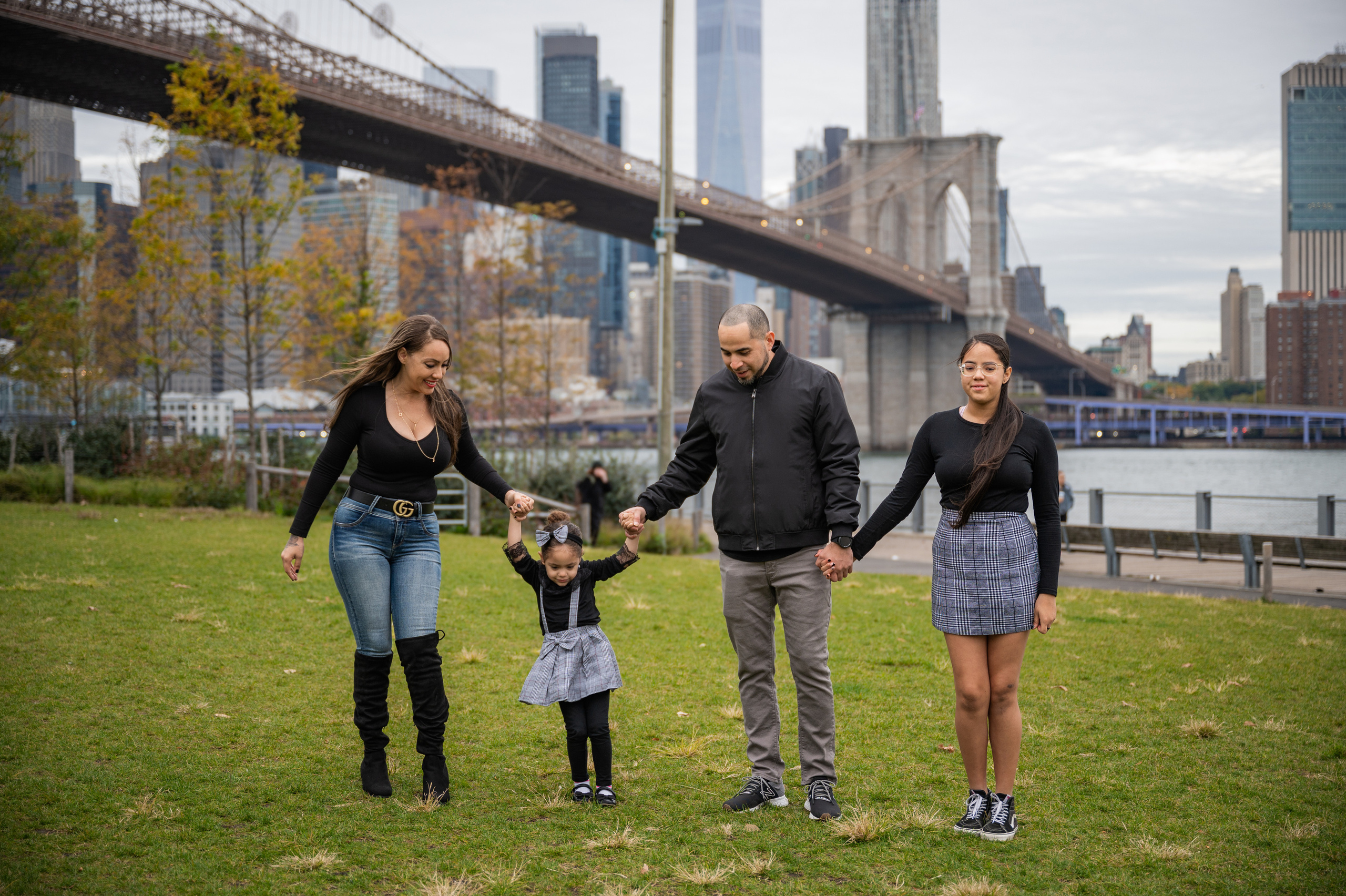 Brooklyn BridgePark family photo session