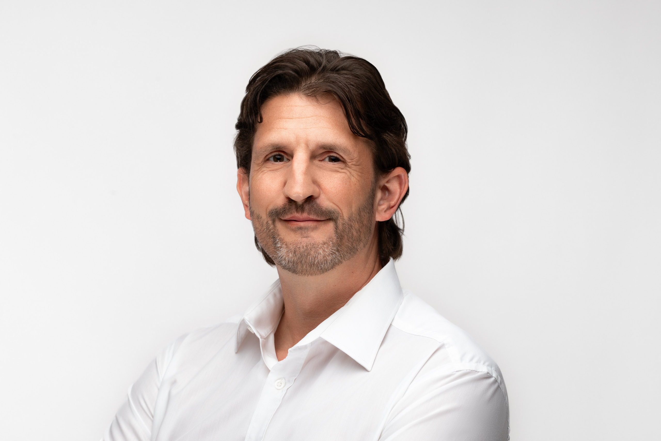 Bewerbungsbild Heidelberg - Freundlicher Mann mittleren Alters, professionelles Portrait - LAV Fotostudio