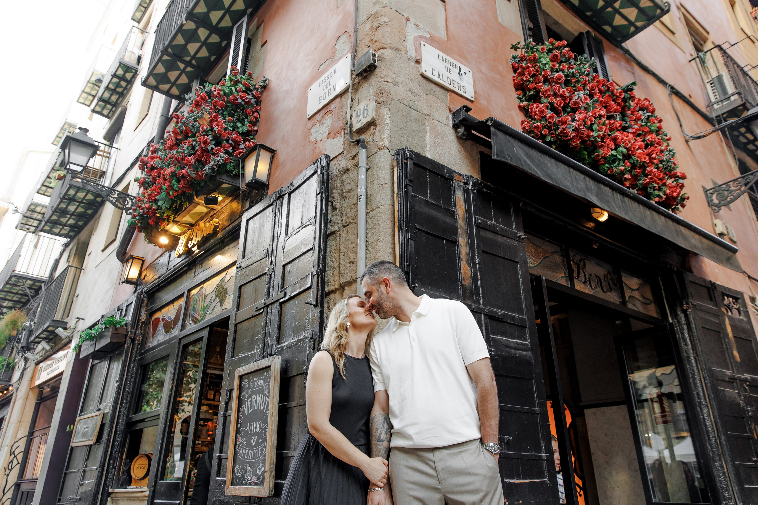 A couple sharing a kiss at one of the most romantic locations in Barcelona