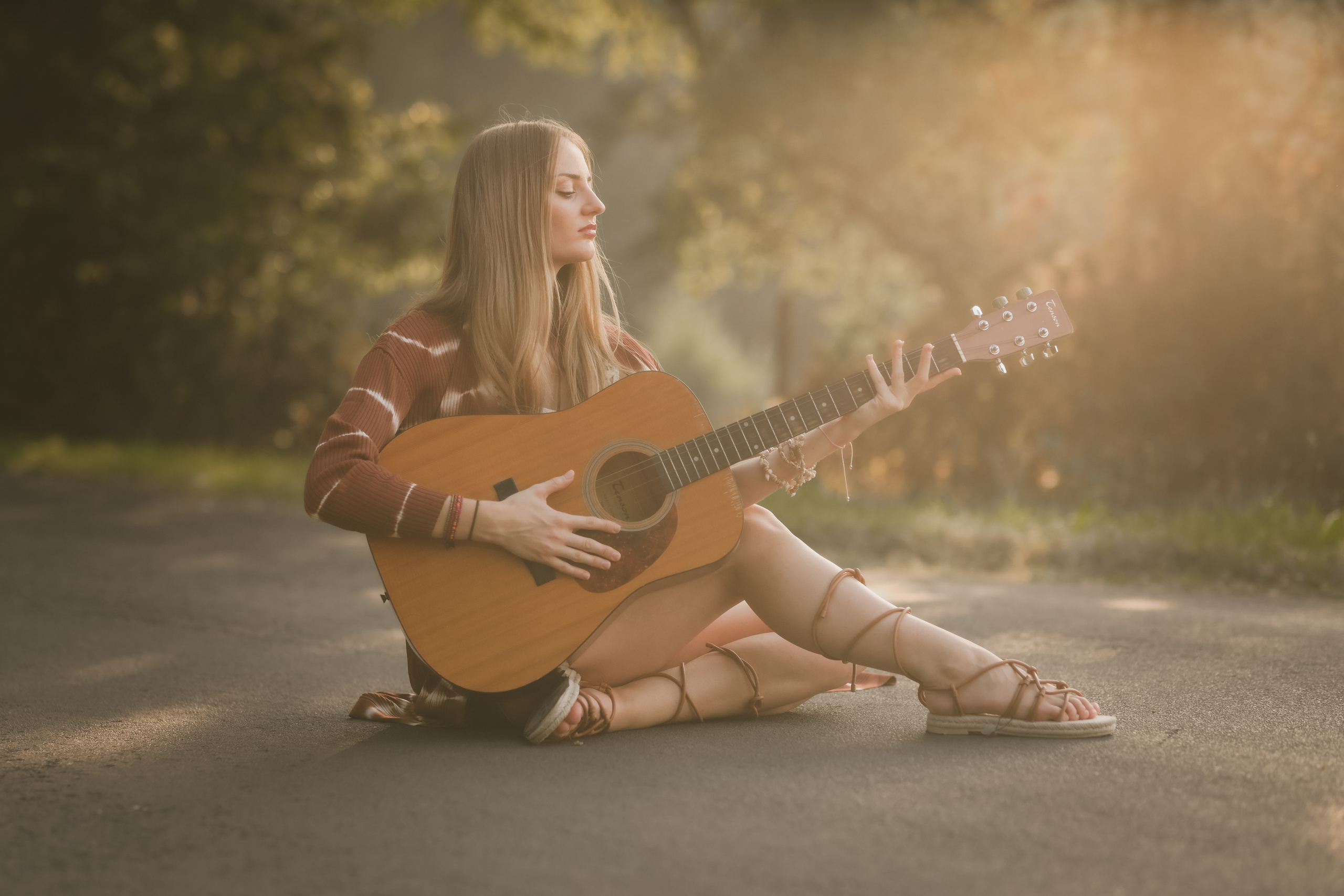 Familienfotografie, Fotografin, Wächtersbach, Fotoshooting, Fototermin, Foto, Fotografie, fotografieren, Familienzeit, Erinnerungen, Familienmomente, Gelnhausen, Bad Soden, Bad Soden - Salmünster, Fulda, Bad Orb, Wirtheim, Frankfurt am Main, Birstein, Portraitfotografie, Sonnenuntergang, Gitarre