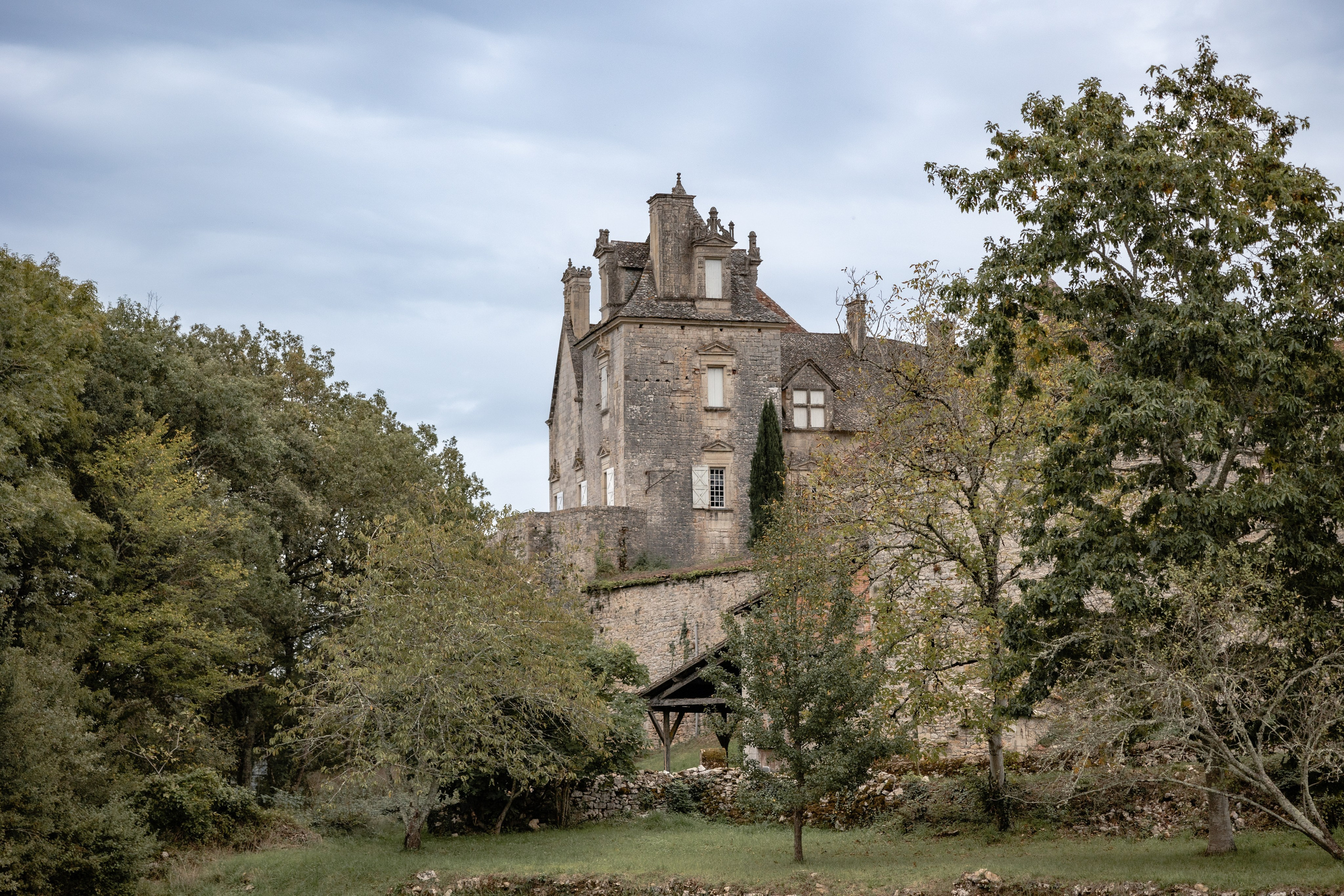 Mariage au château français. Elopement au Château de Cénevières. Eugénie Smirnova — Photographe à Toulouse et dans le Sud-Ouest