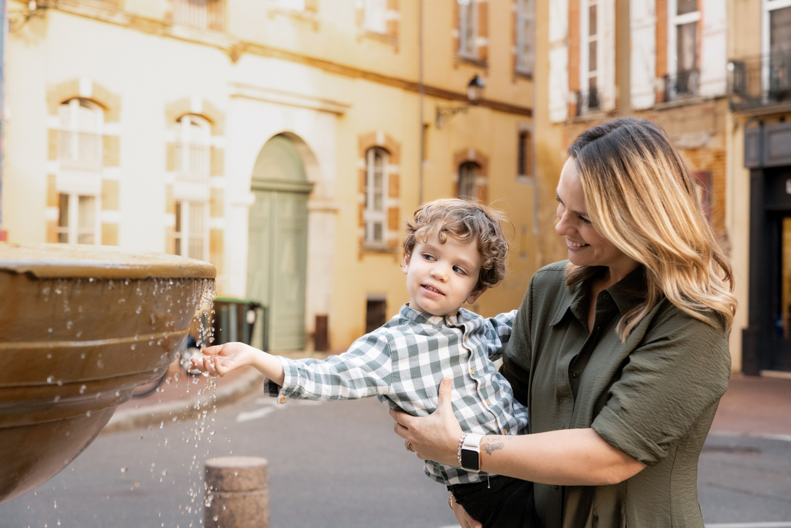 Семейная фотосъемка в стиле лайфстайл в Тулузе: душевная фотосессия для семьи экспатов. Евгения Смирнова — фотограф в Тулузе и юго-западной Франции