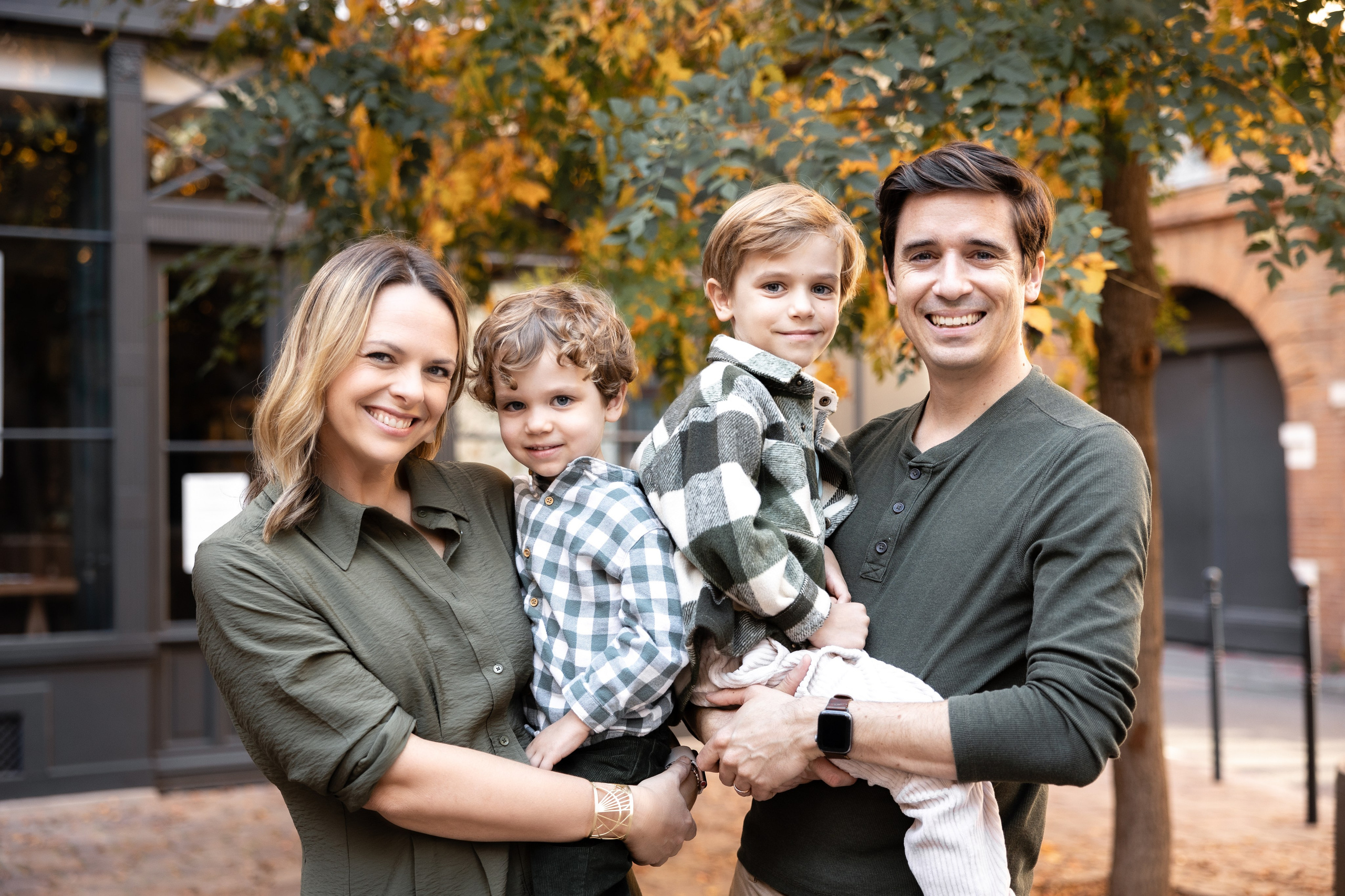 Семейная фотосъемка в стиле лайфстайл в Тулузе: душевная фотосессия для семьи экспатов. Евгения Смирнова — фотограф в Тулузе и юго-западной Франции