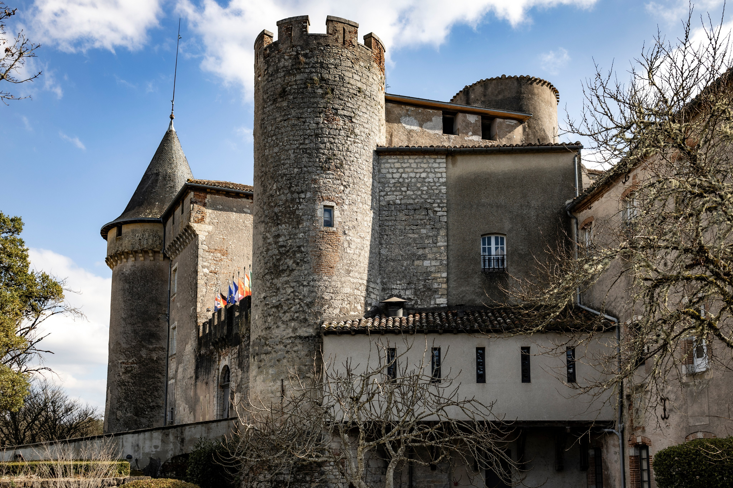 Château de Mercuès perfect for elopements. Eugenie Smirnova — wedding, corporate and lifestyle photographer in Toulouse and Southwest France