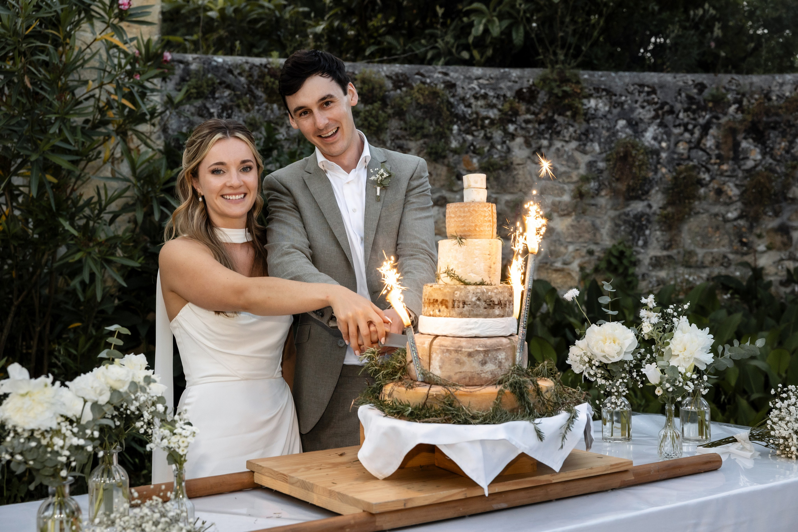 Sarah & Sean — a fairytale wedding at Château Sentout. Eugenie Smirnova — wedding, corporate and lifestyle photographer in Toulouse and Southwest France