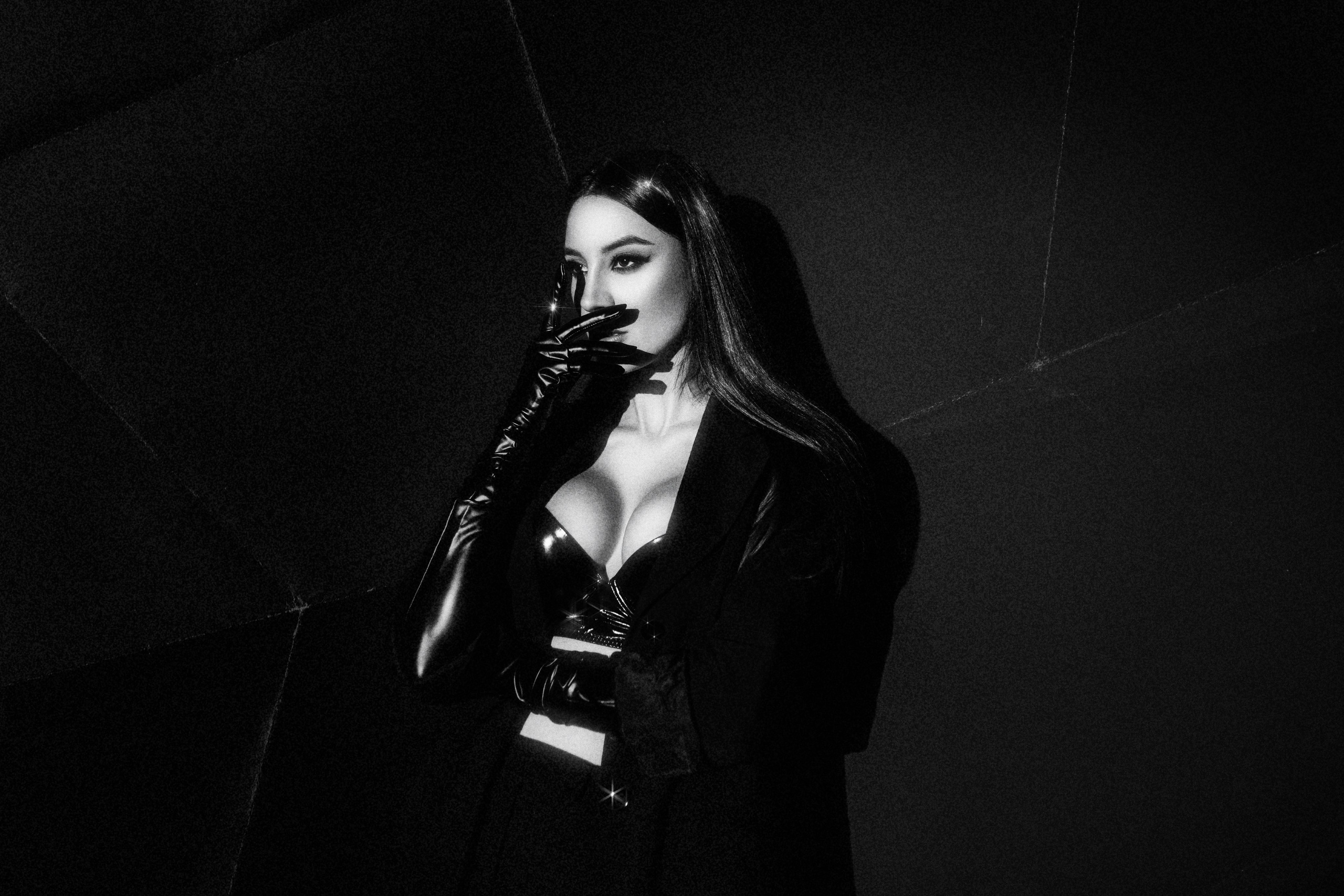 A Deep Dive Into The Professional Model Photographer’s Journey & Inspiration. Mark Smilyanic | Portretni boudoir fotograf iz Beograda