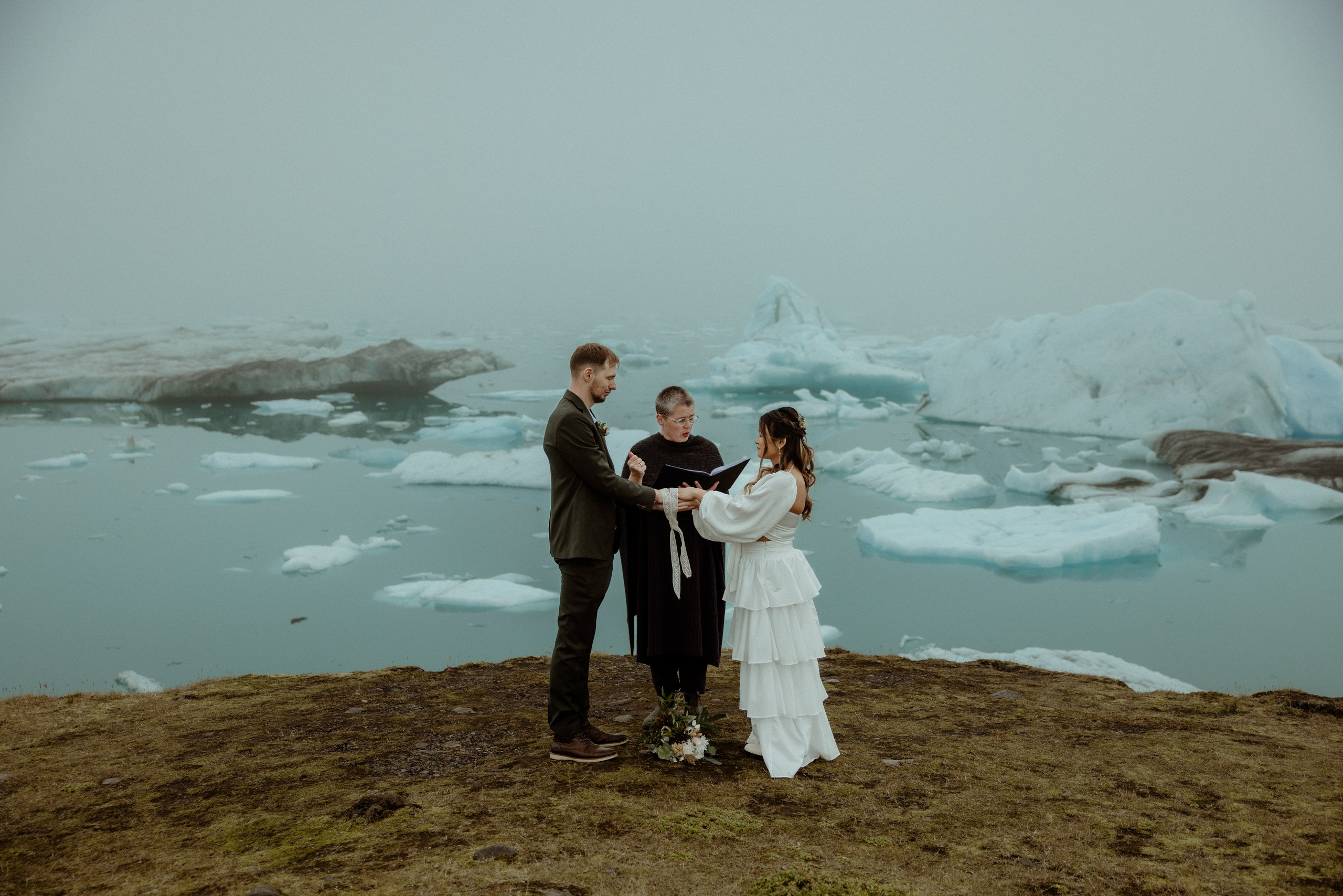 Glacier lagoon elopement Iceland 