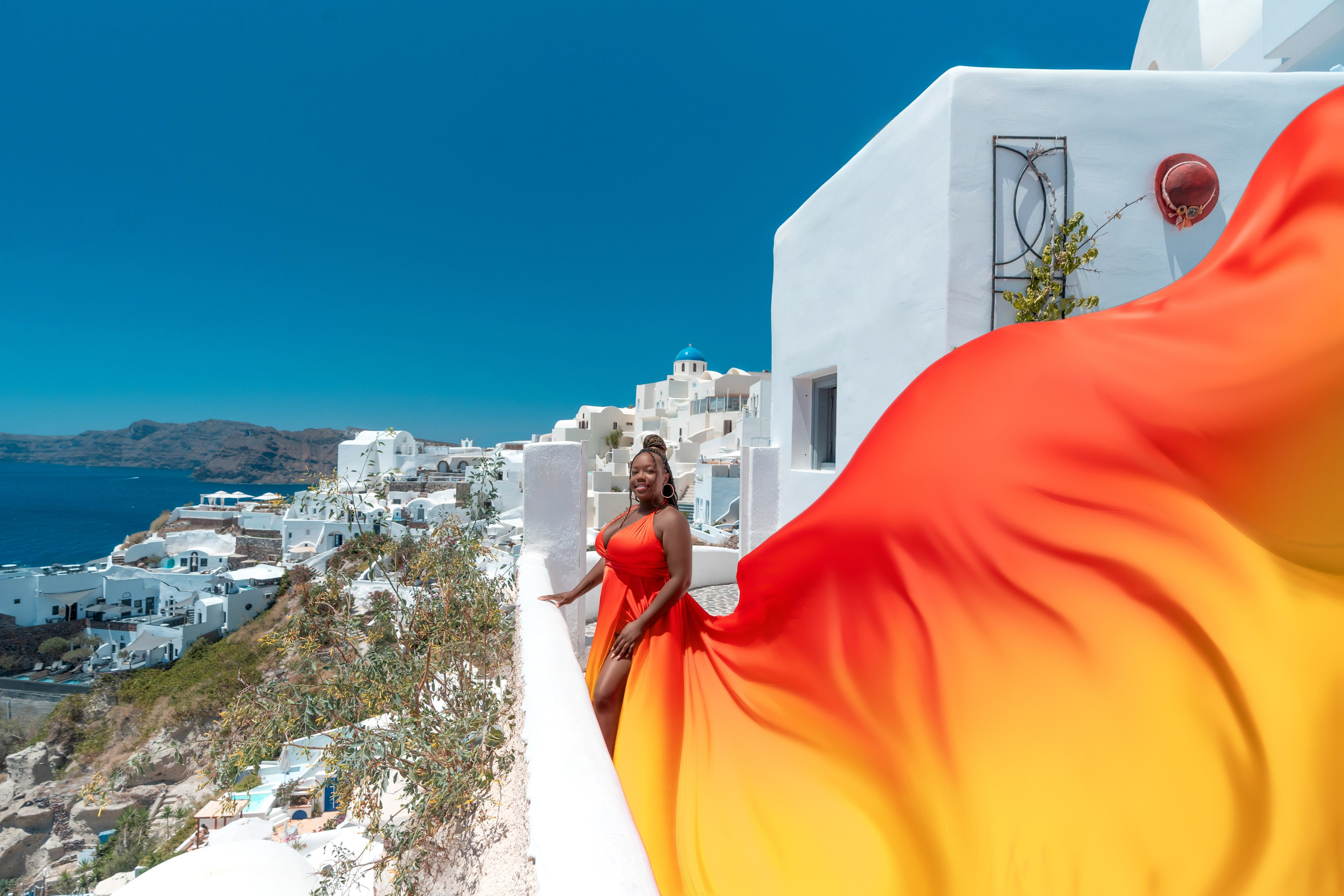 Flying dress photographer in Santorini  Alex Sokolove | Santorini photoshoot price | Cost Santorini Flying dresses rent. Photographer in Santorini SokoLOVE Alex| Flying Dress Santorini
