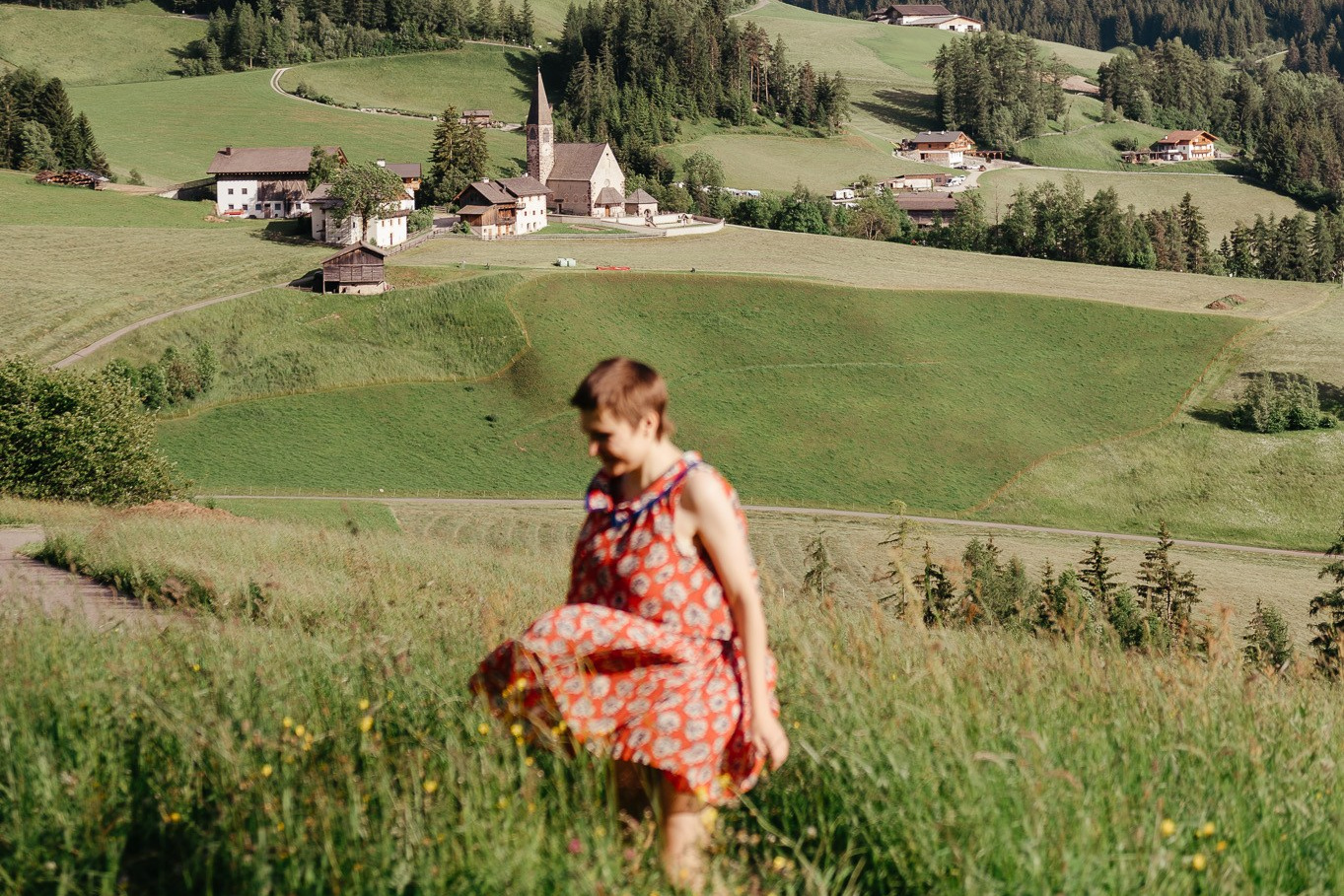 Destination photography in the Dolomites. Engagements, elopements & romantic sessions in nature. Capture your story with cinematic memories.