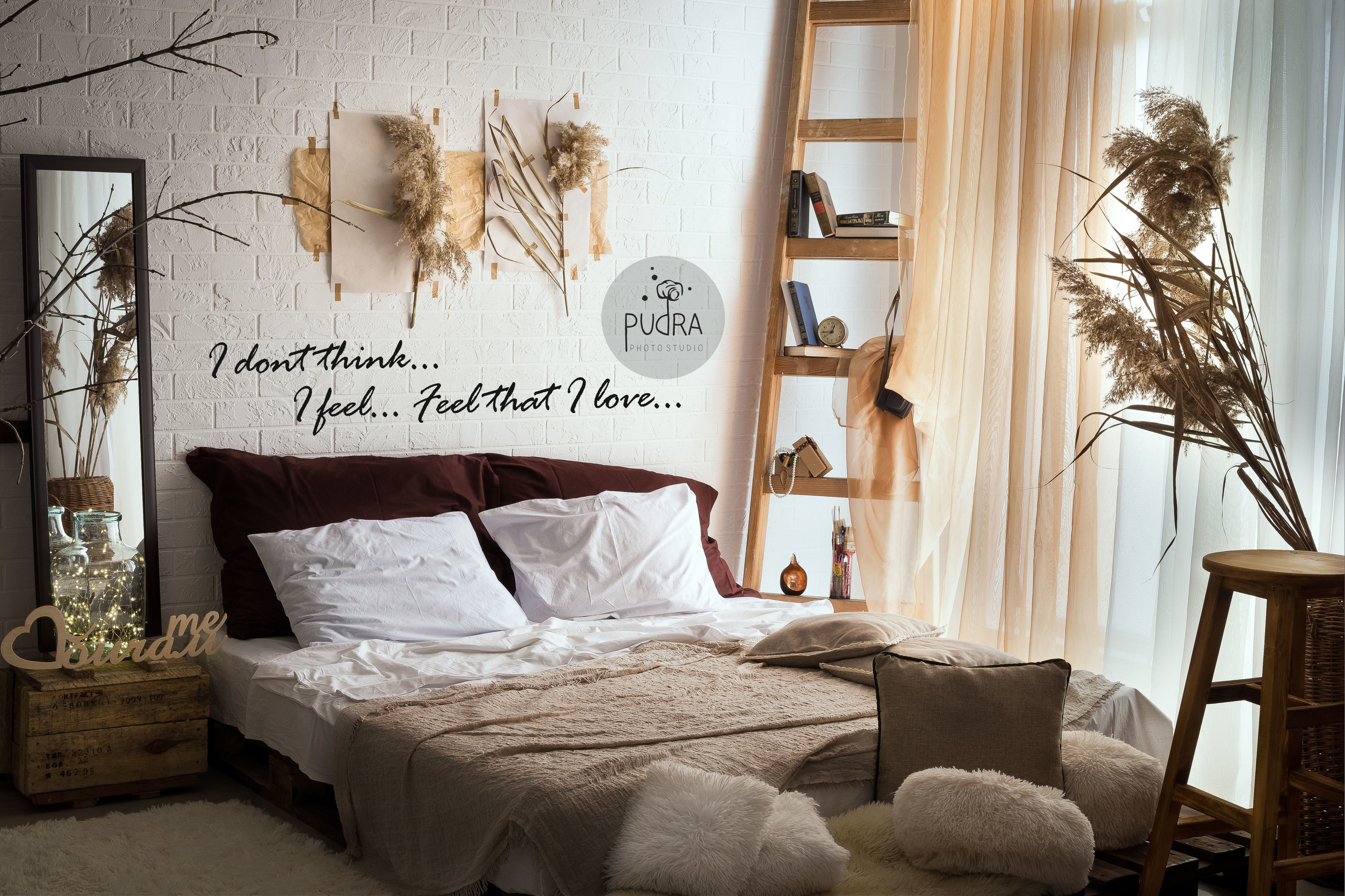 Будоарна фотография и чуствен женски портрет. Фотограф Бургас. Фотосесии в студио и на открито, портрети, заснемане