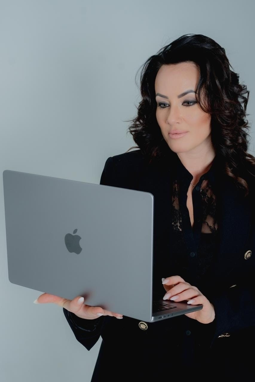 Studio Perfekto in Stuttgart Feuerbach für exklusive Schönheitsservices wie Nageldesign, Wimpernlifting, Plasmalifting und Permanent Make-up. Beauty Studio Perfekto