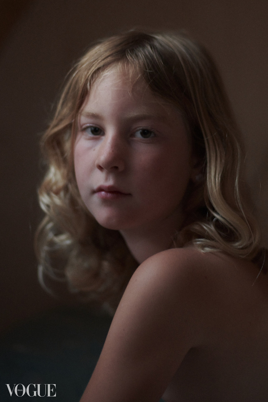 Portretfotograaf, meisje met krullend haar