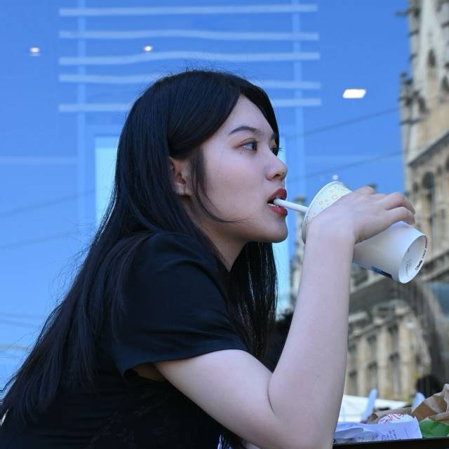 Lifestyle & Travel Portrait photography in Paris Shyl