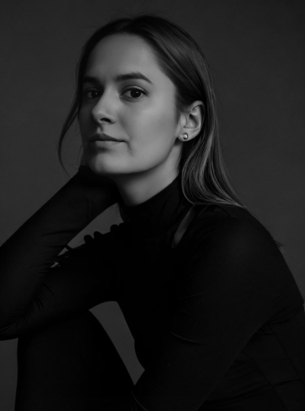 ABOUT. Elizaveta Razumova: Cinematic Photography for Love, Weddings, Portraits & Brands