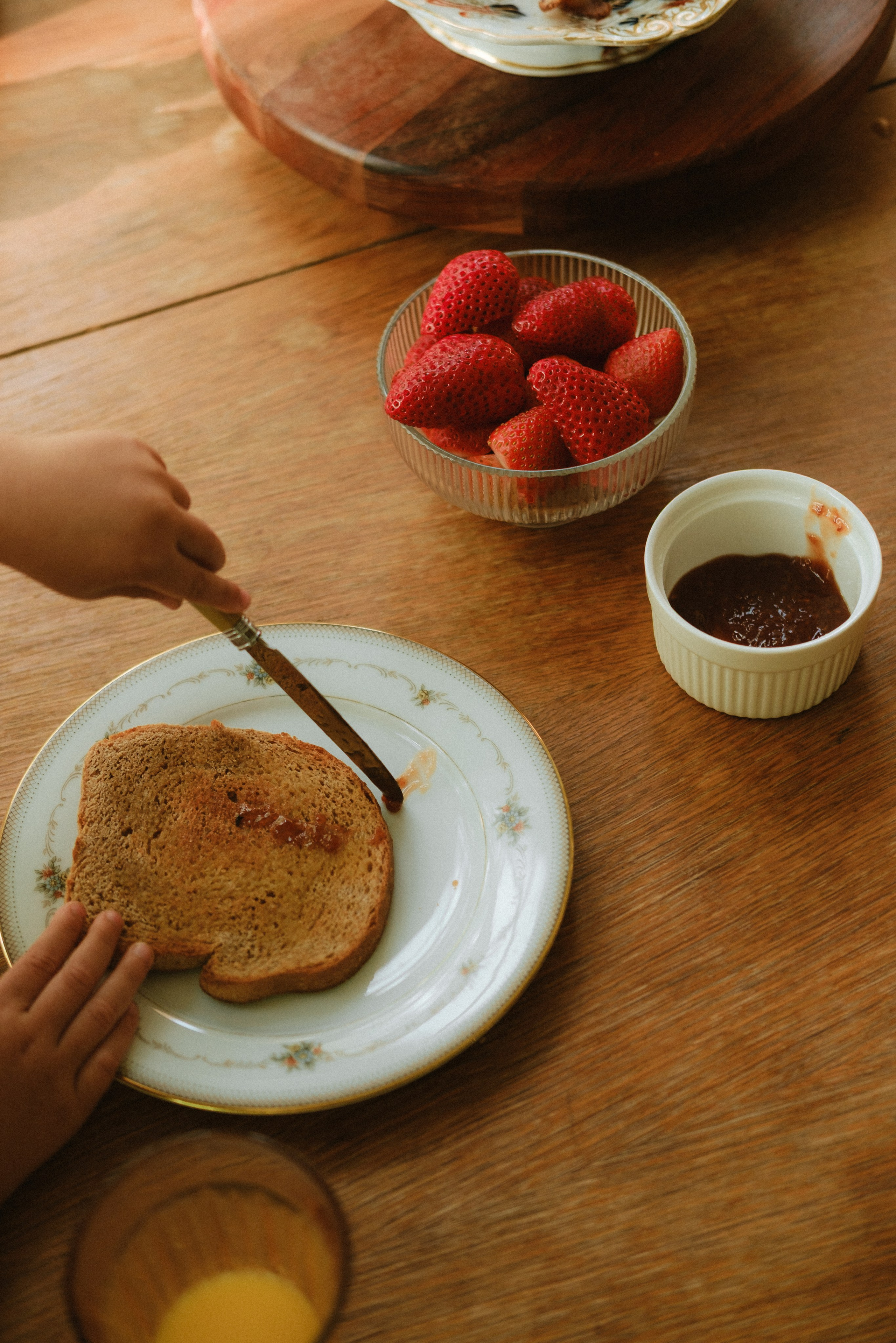 Cozy In-Home Family Photo Session in a Historic Richmond Victorian Home. Family Photographer Anna Dobrovolskaia | Richmond, VA