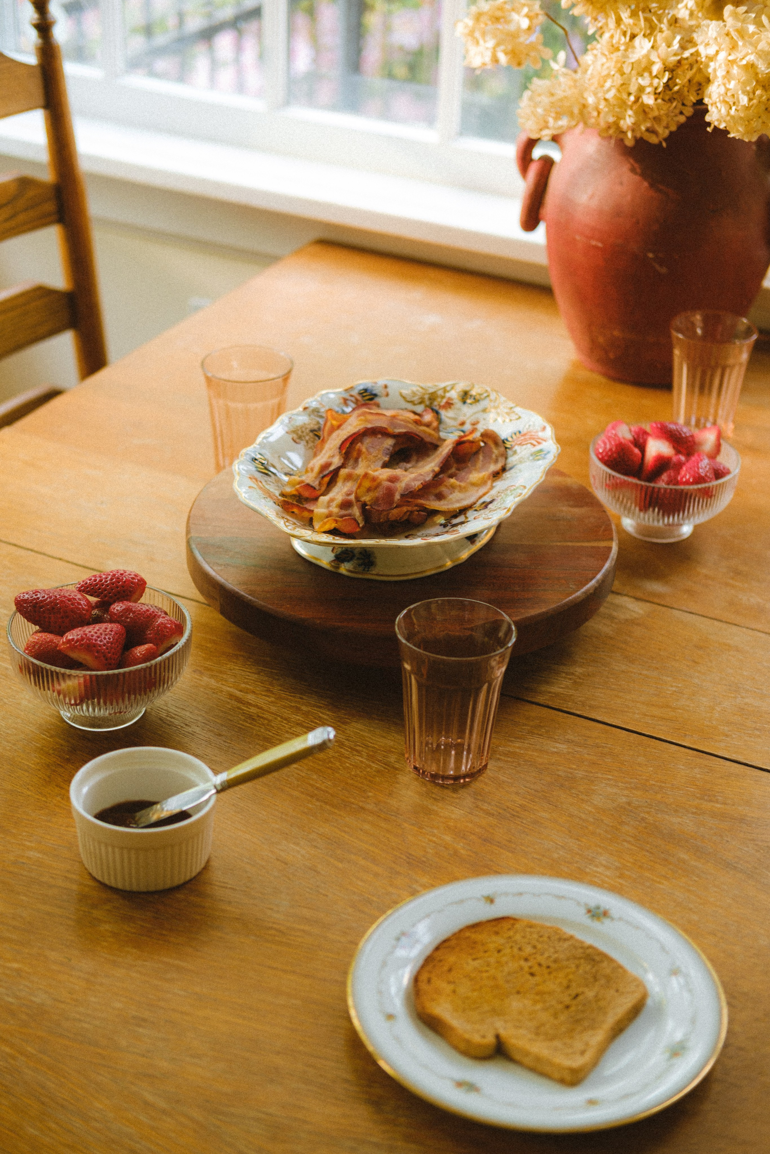 Cozy In-Home Family Photo Session in a Historic Richmond Victorian Home. Family Photographer Anna Dobrovolskaia | Richmond, VA