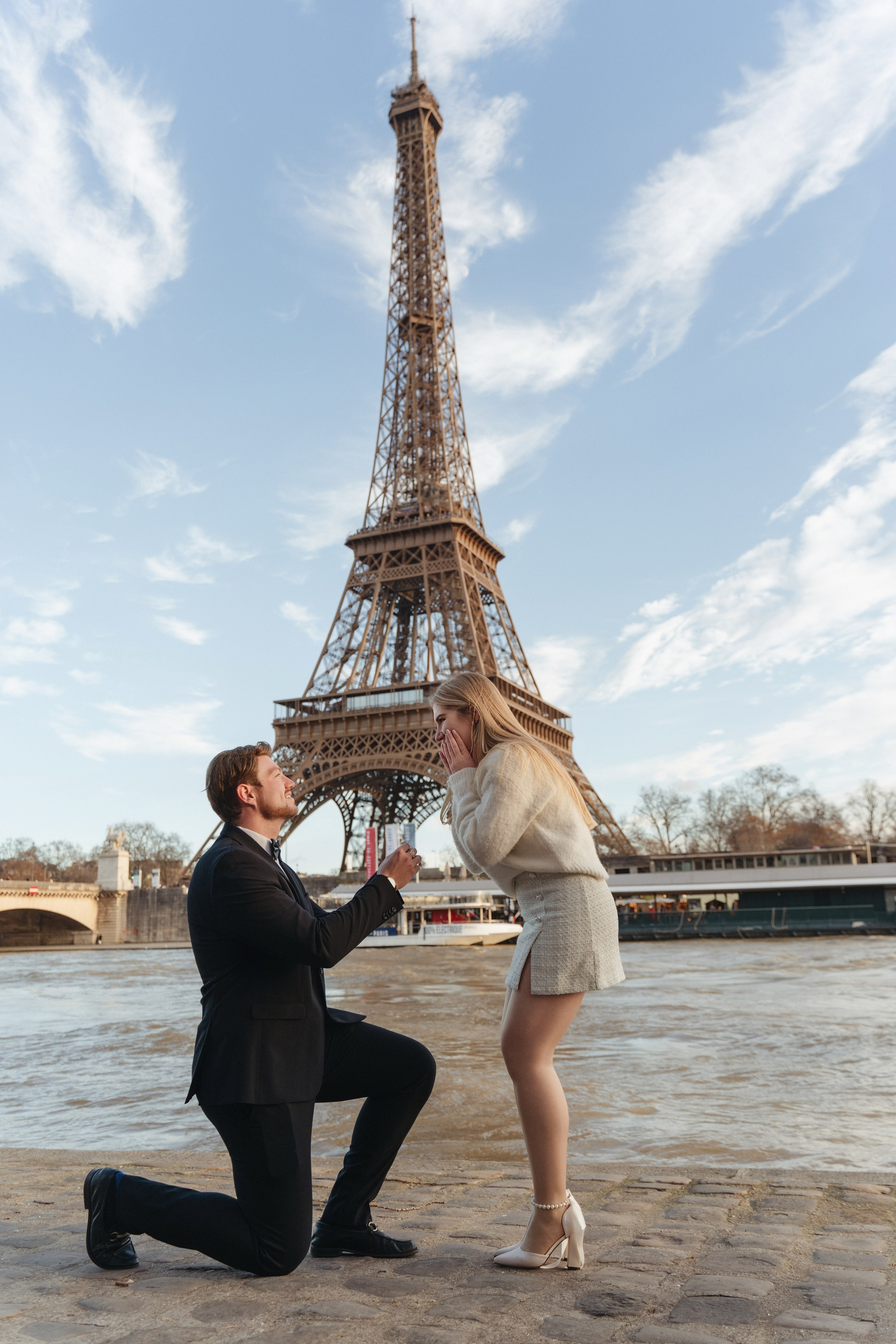 Proposal photo-shoot. Photographer in Paris Yulia Shkadina | Couples, engagement, pre-wedding, individual photo-shoots in Paris at the best locations