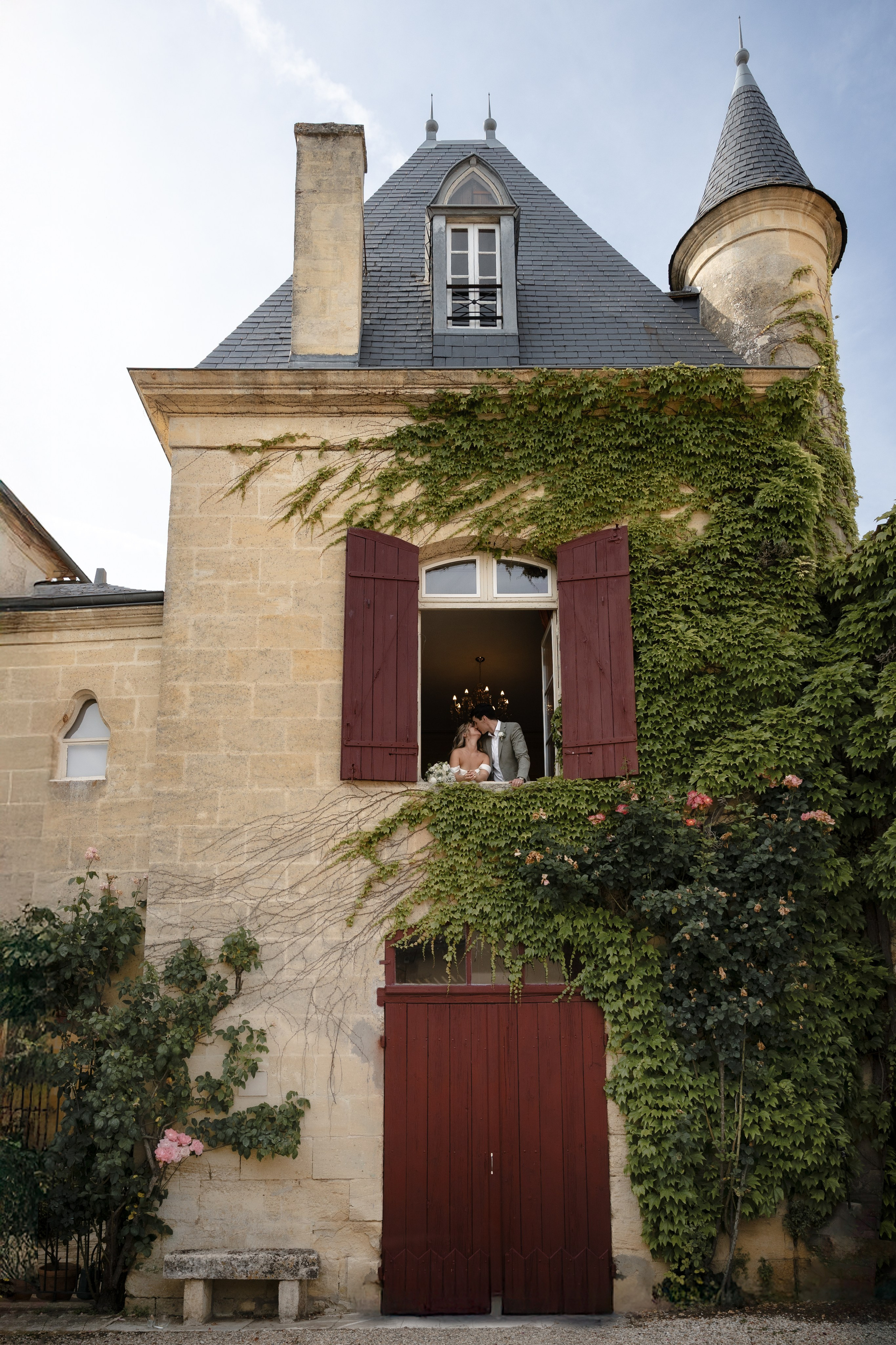 Sarah & Sean — a fairytale wedding at Château Sentout. Eugenie Smirnova — wedding, corporate and lifestyle photographer in Toulouse and Southwest France
