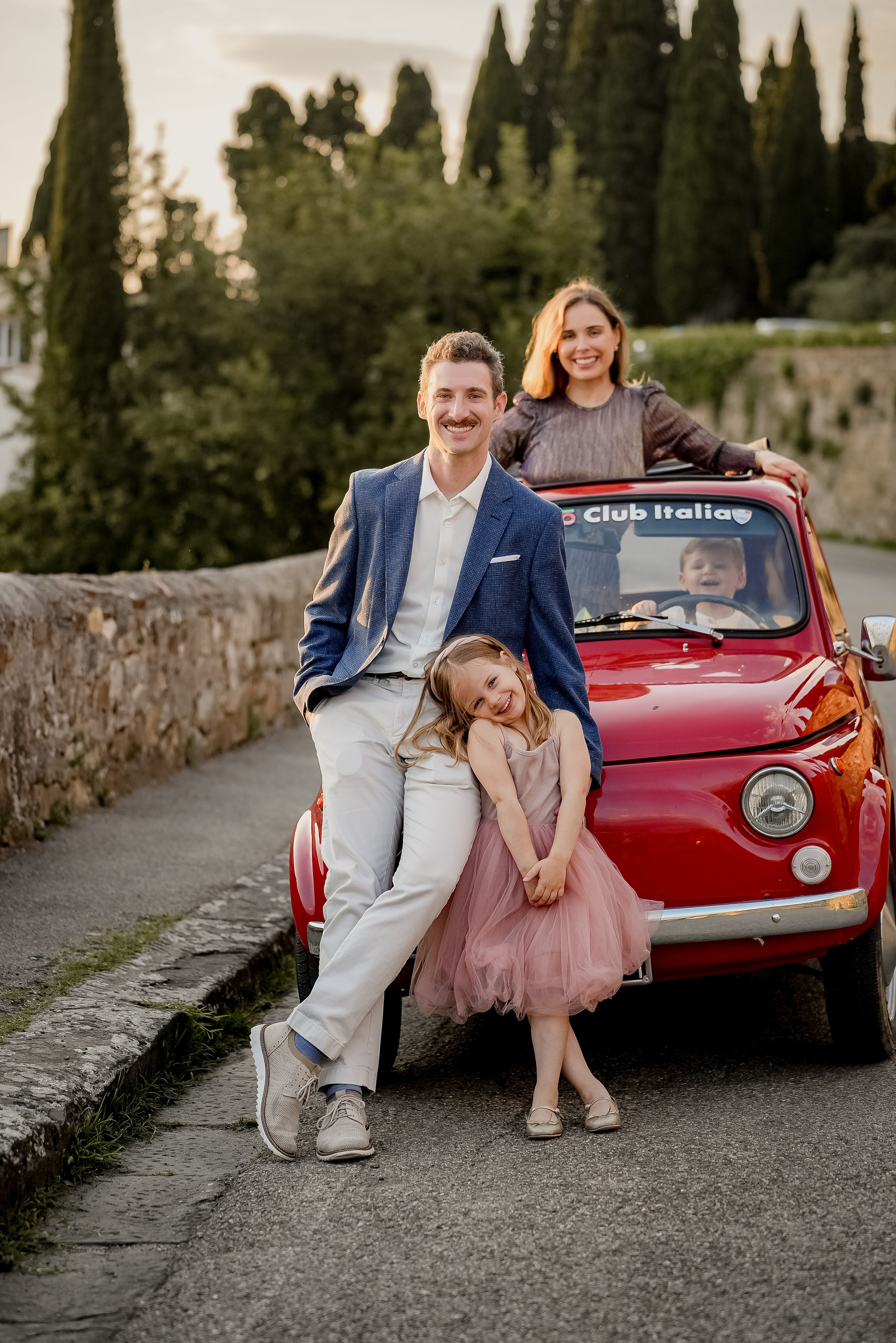 Family Photoshoot. Wedding Photographer in Italy