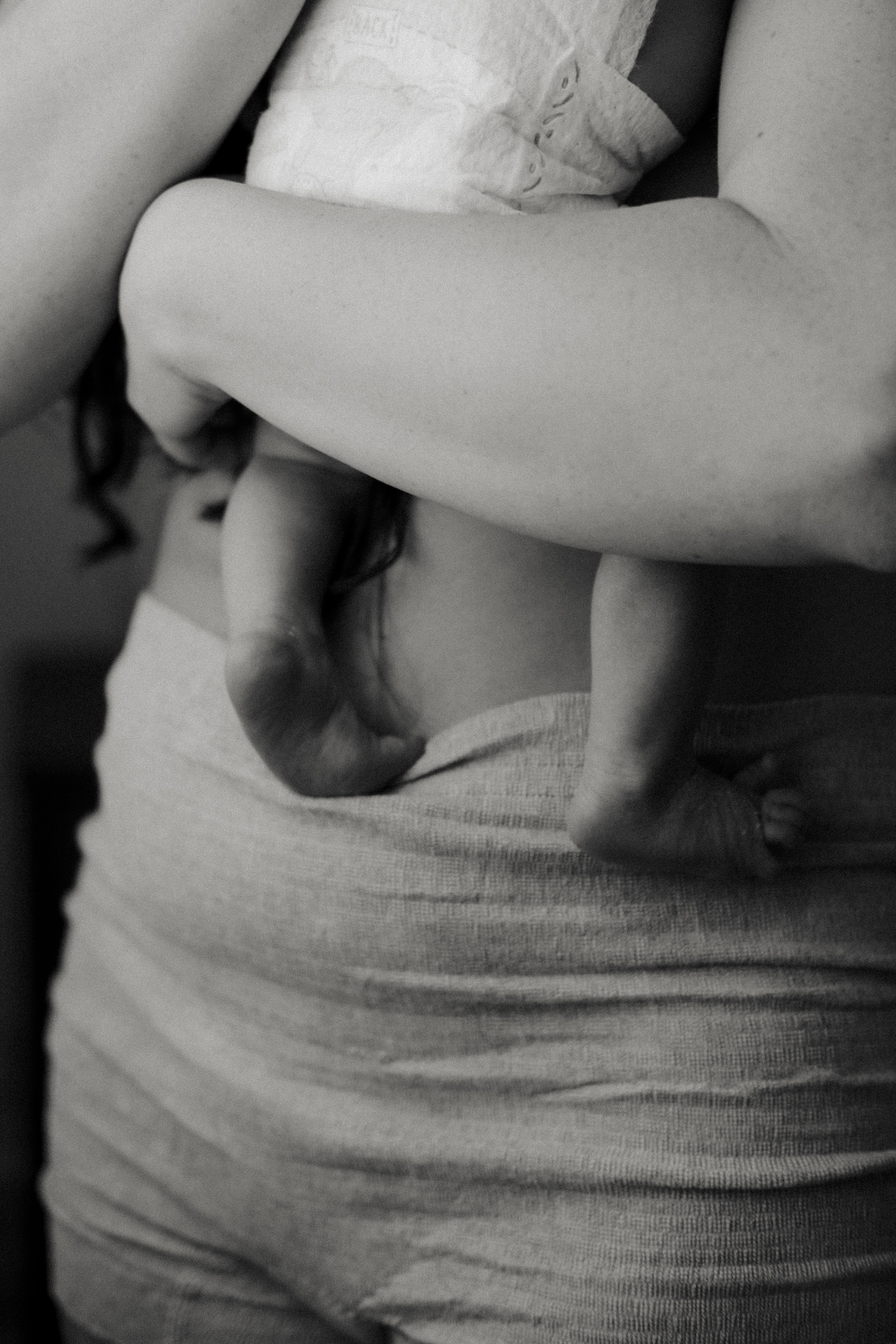 Post-partum photograph of a mother holding her newborn baby in Richmond ,VA