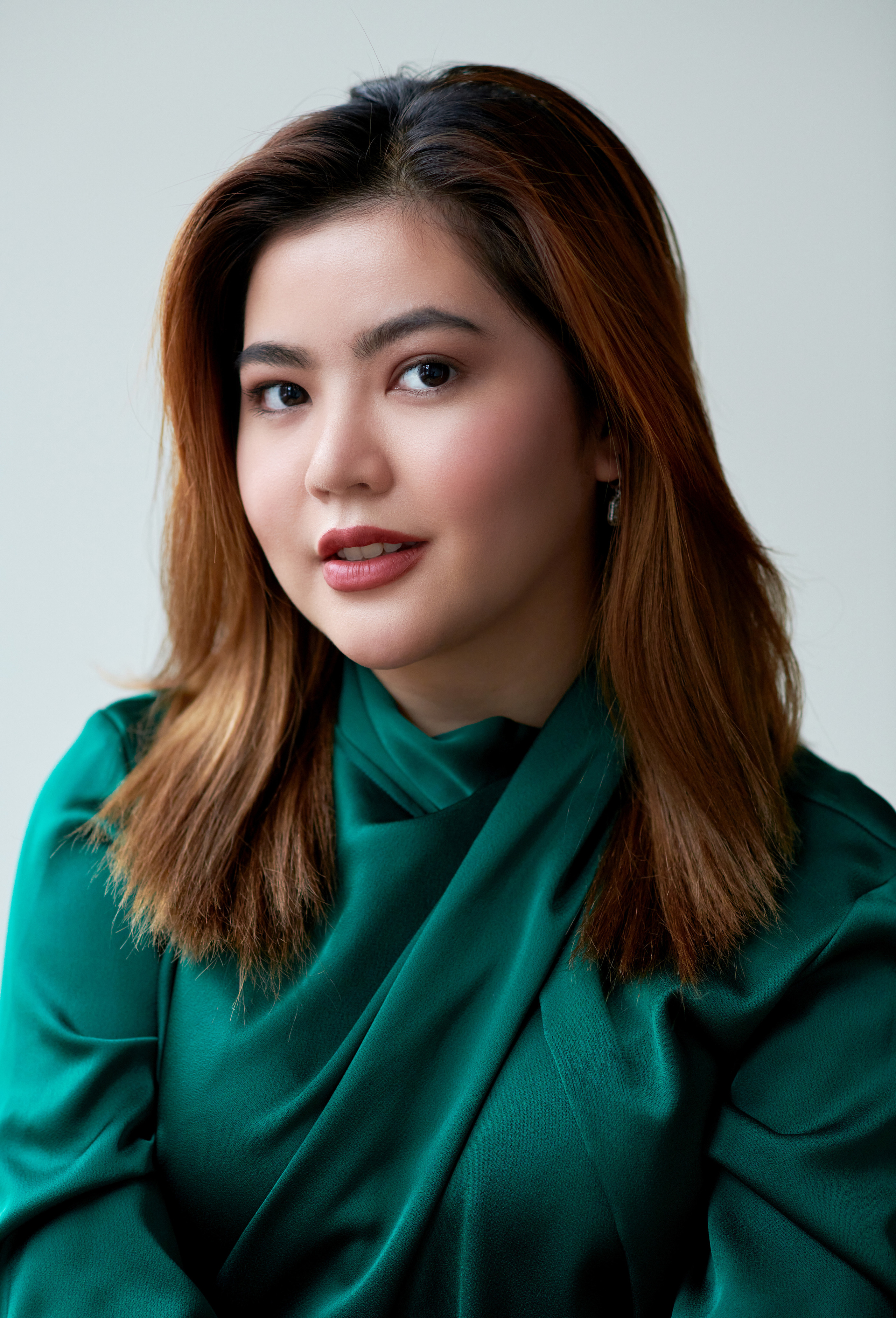 Portret van een jonge zakenvrouw. Portret, trouw en familie fotograaf in Amsterdam en Almere