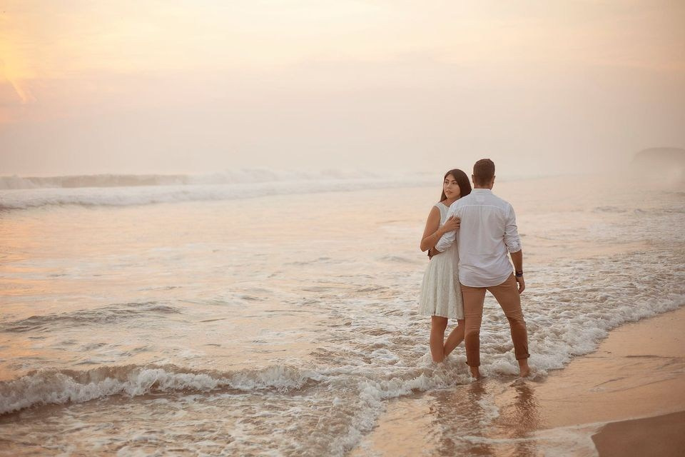 Authentic sunset couple photoshoot on Mazatlán's golden beach - Capture your Mexico vacation romance with a professional photographer