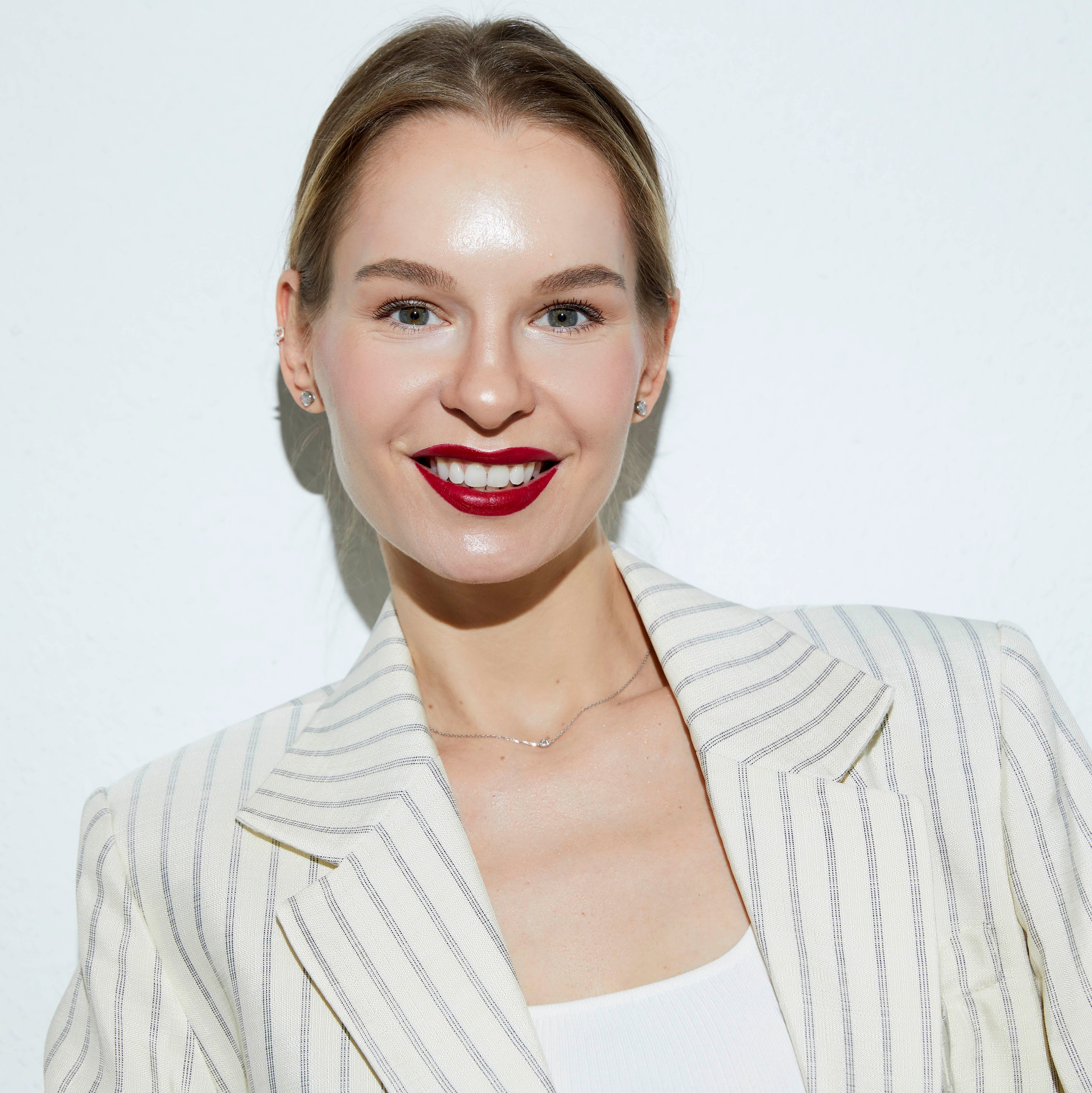 CONTACT. Photographer in Frankfurt Evgeniia Dubrov