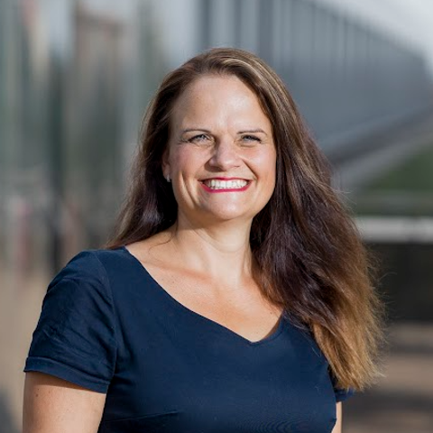 Recenze. Dana Lišková — Empatická fotografka | Introspektivní umělkyně | Neurodivergentní koučka| Zakladatelka Artepy.cz