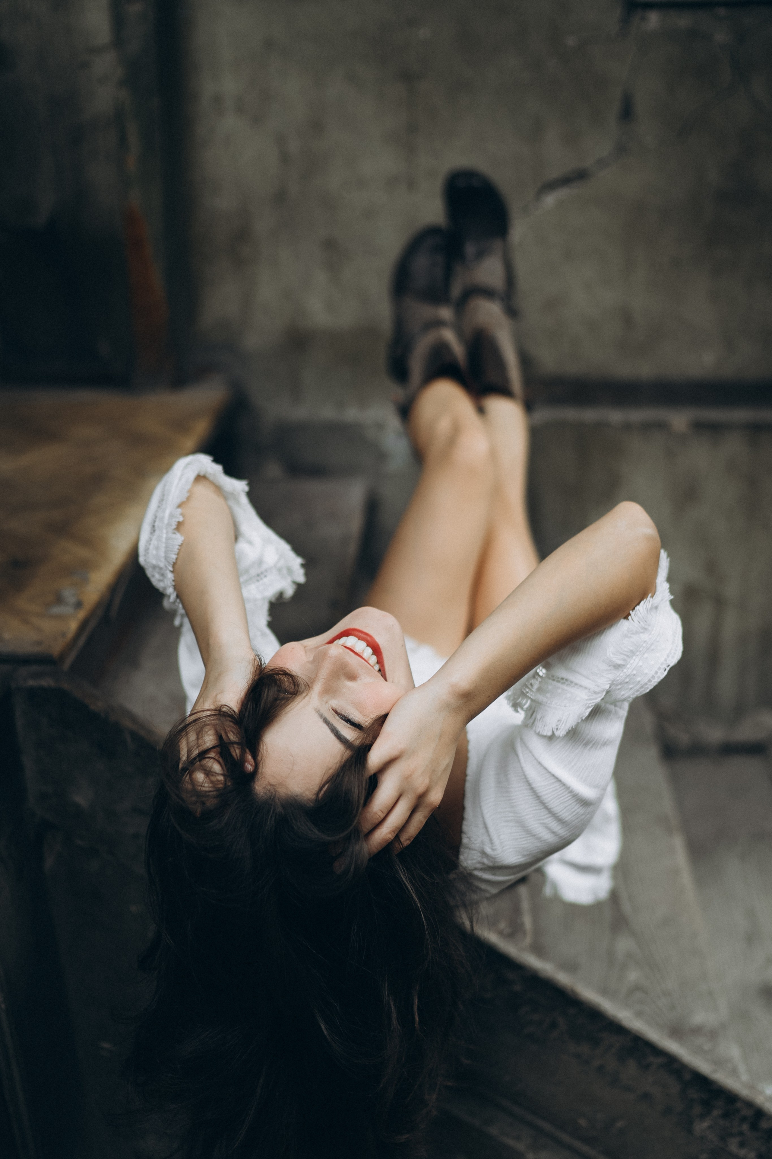 Креативный женский портрет на лестнице, Дрезден