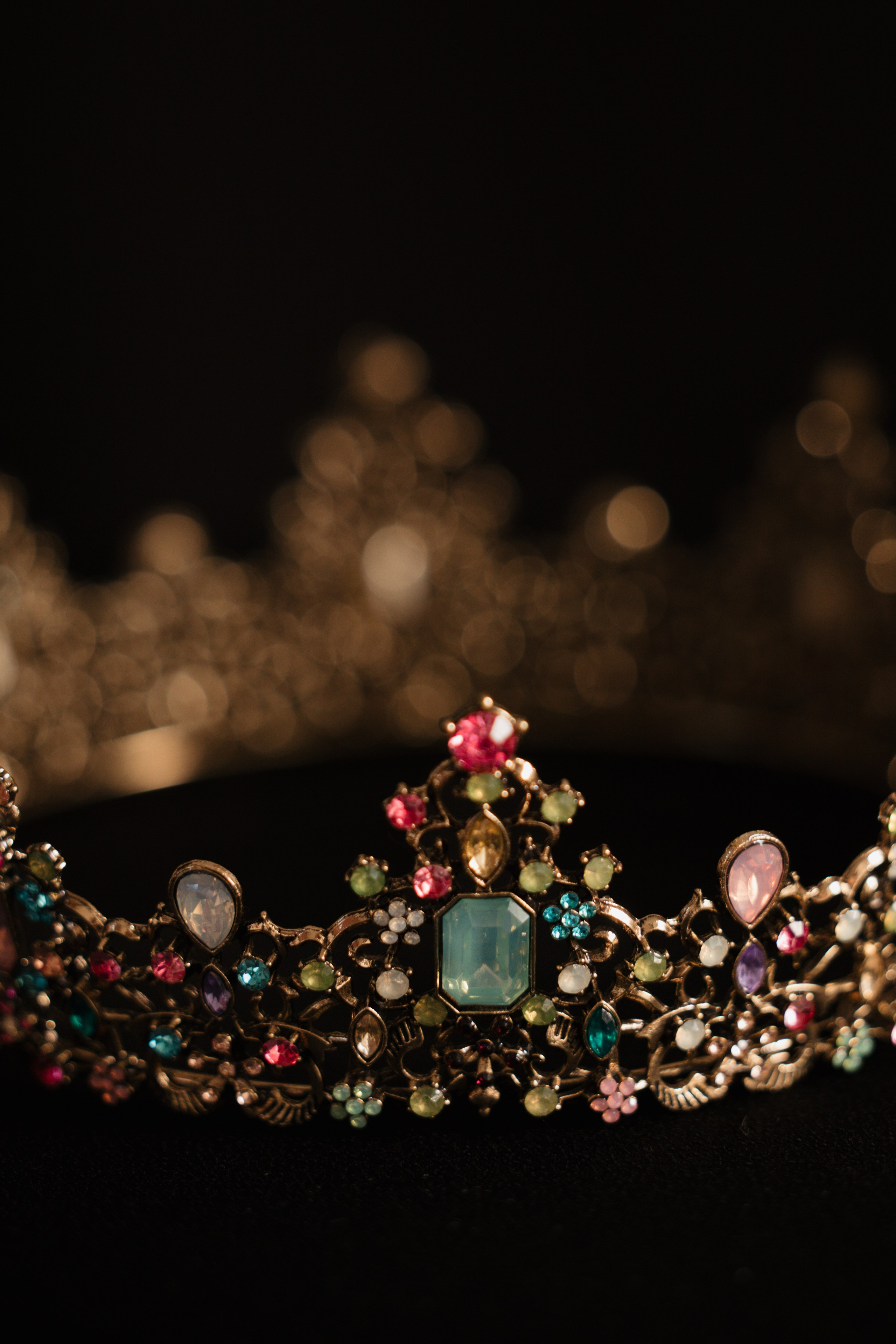 Goddess photo sessions in Iceland, crowns, creative photography in Iceland, Goddess themes photo session