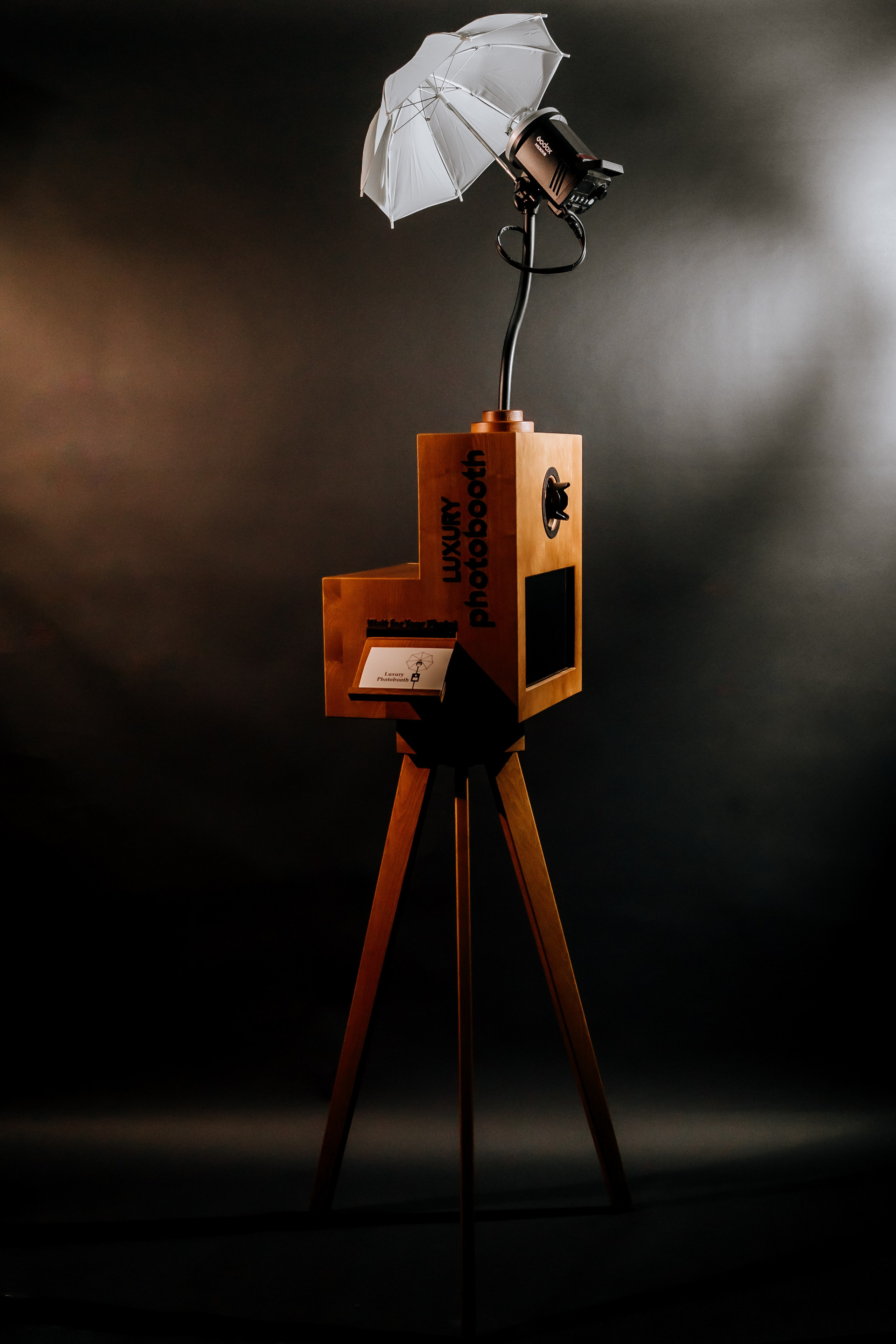 Fotografo professionista specializzato in fotografia di matrimoni, cermonie ed eventi!