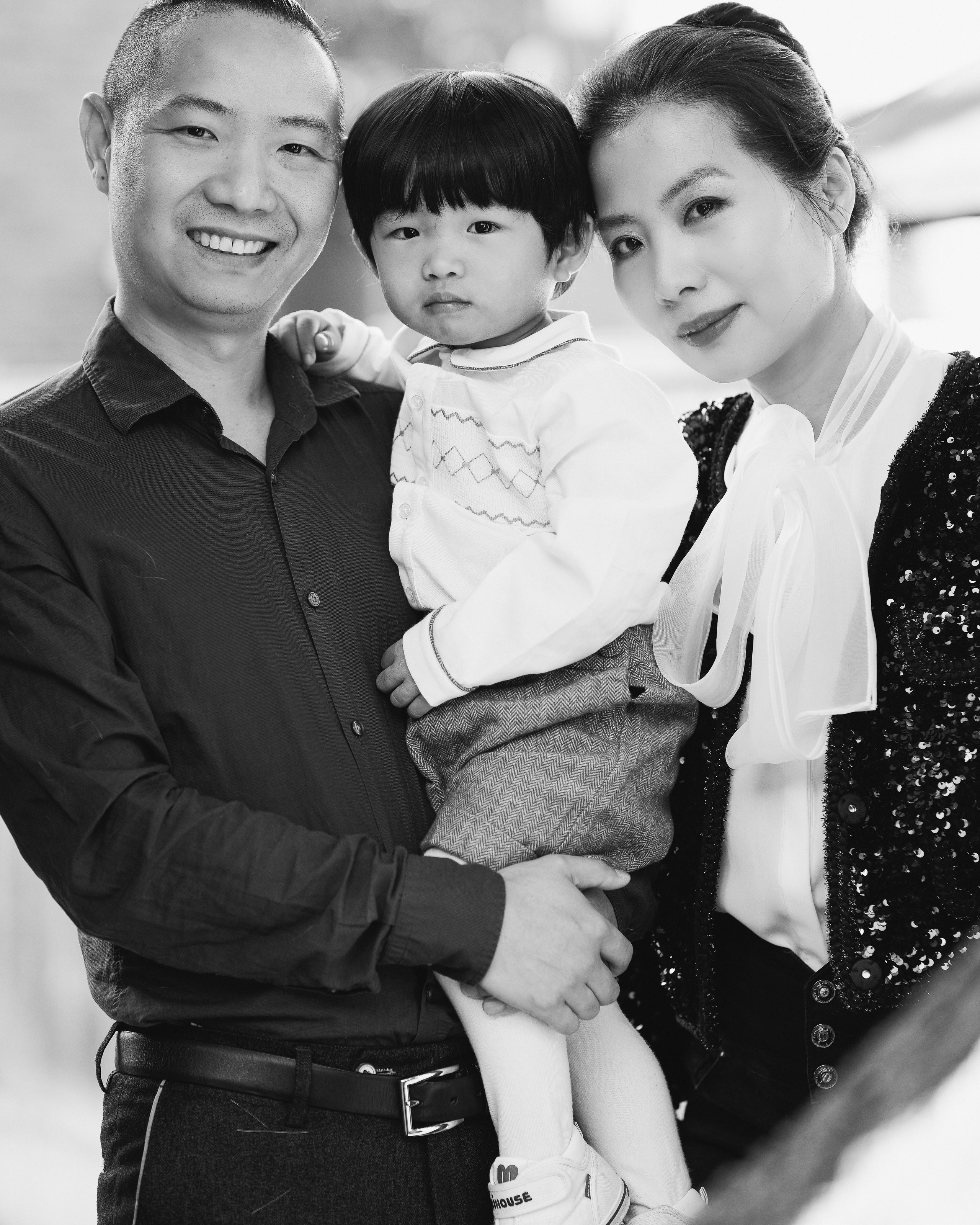 Travelling photo session. Grandma and grandson are hugging.