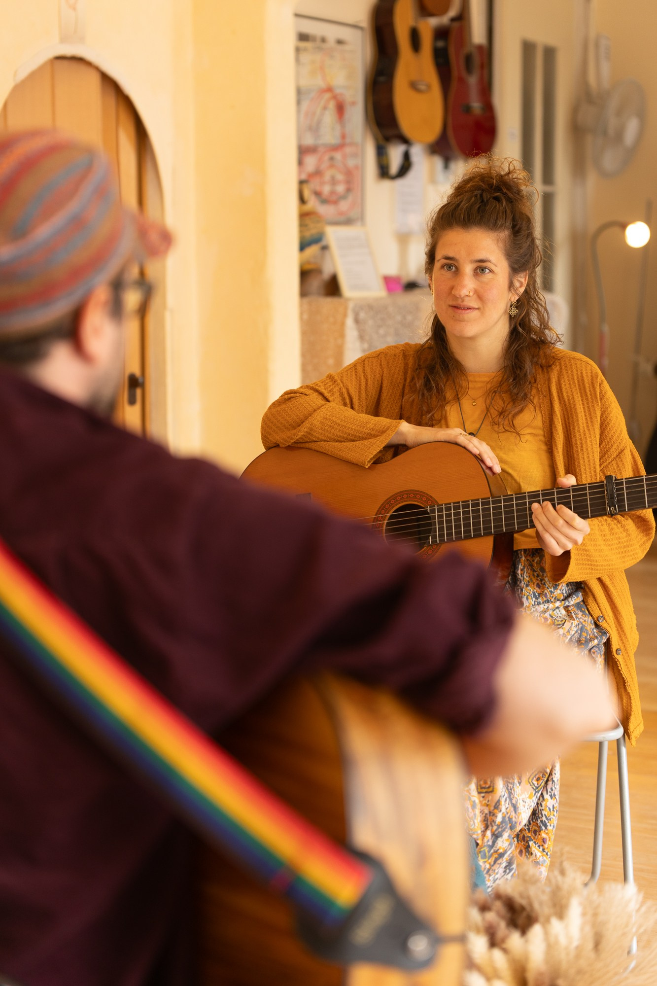 Singer Songwriter, Markus Mascher, Intuitiver Musikunterricht in Freiburg, Gitarrenunterricht, Gesangsunterricht, Schlagzeugunterricht, Klavierunterricht, Unterricht für Live Performance, Loopstation, Recording, Producing, Coaching.
